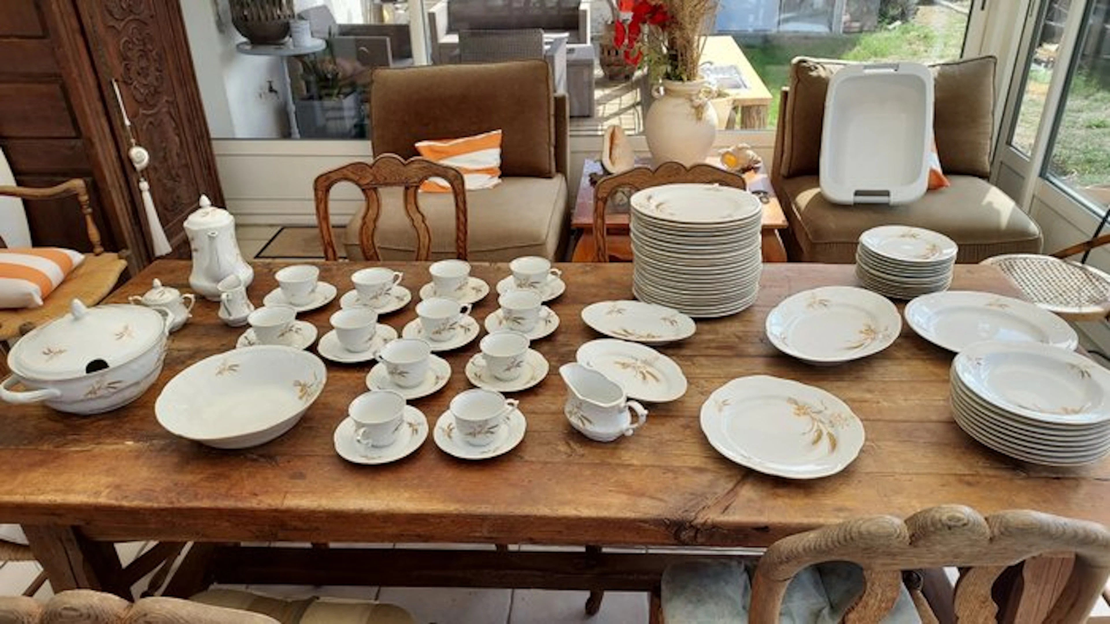 Table service (70) - Porcelain