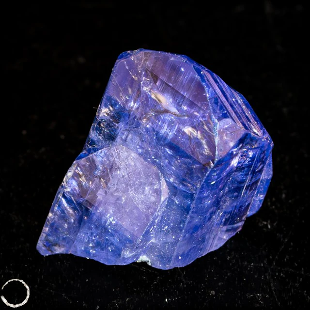 Natural Tanzanite rough crystal of exceptional top...