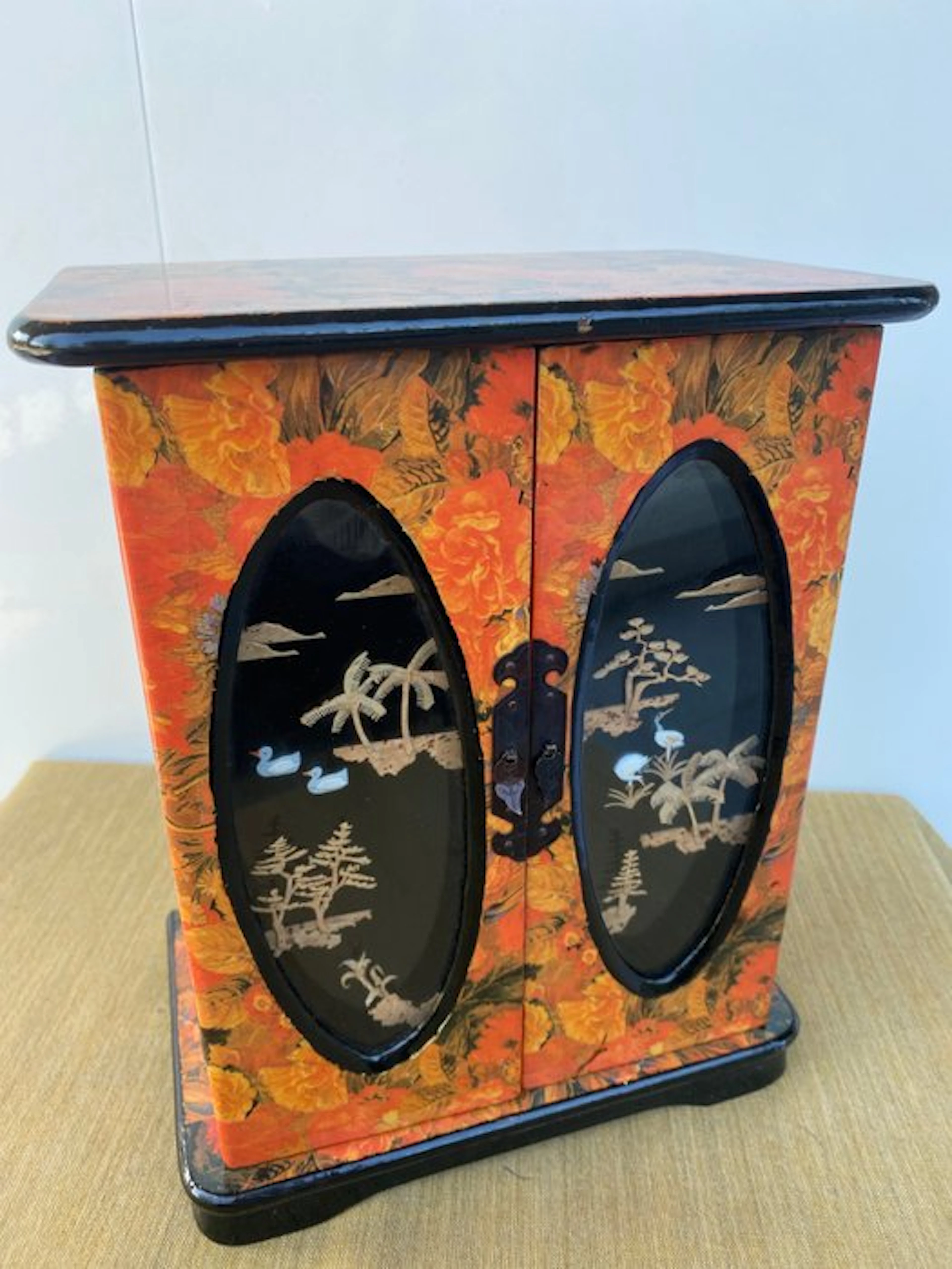 Jewellery box - Wood, and other materials