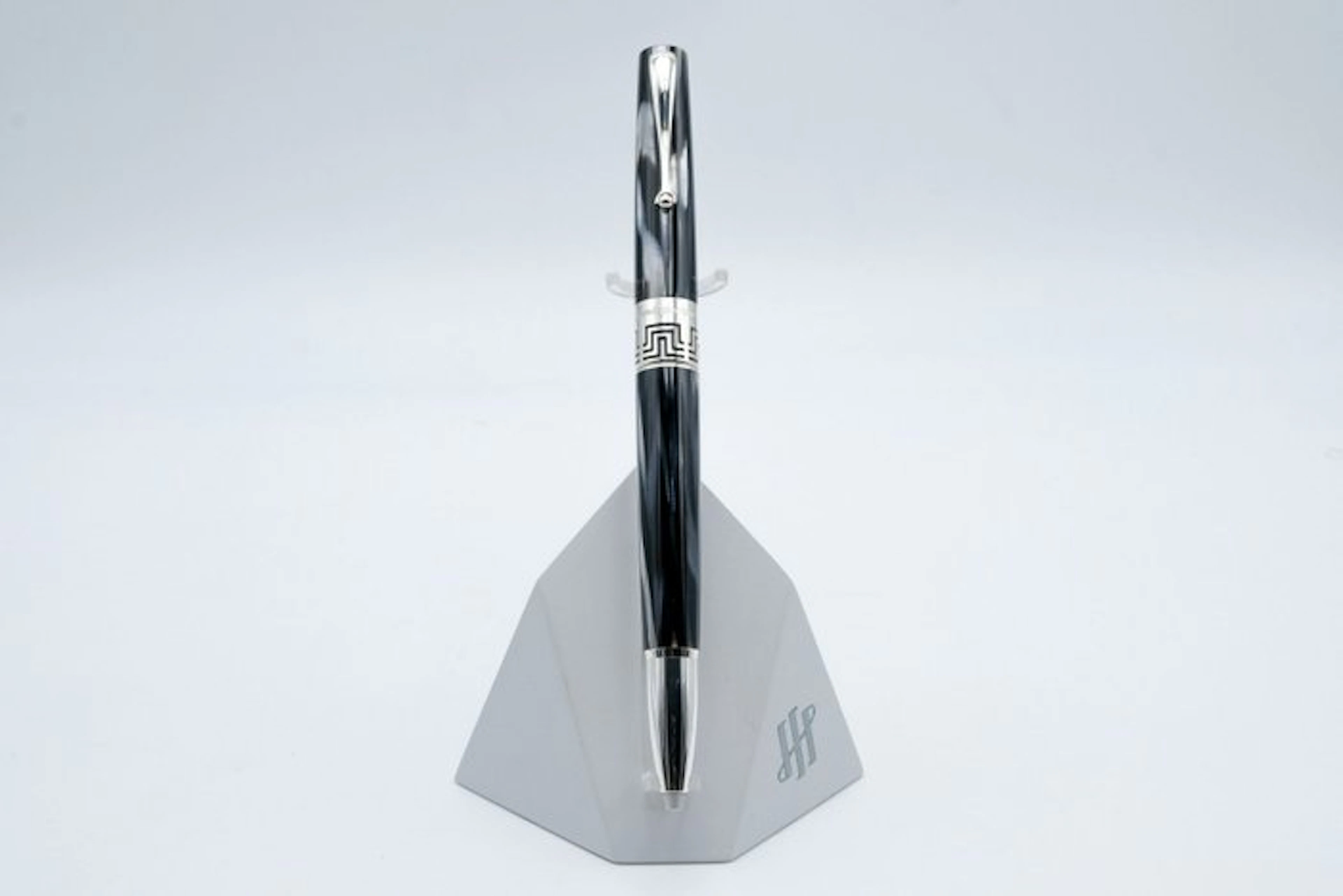 Montegrappa - Extra APC - Black & White Celluloid (ISEXF_CH) - Fountain pen