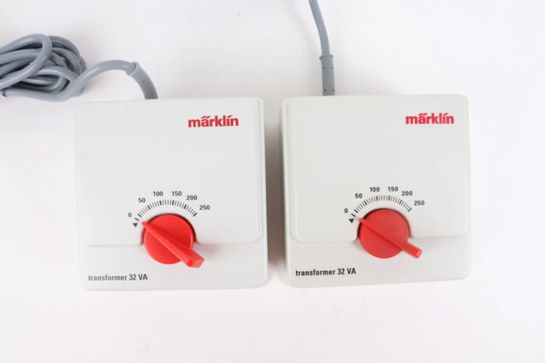 Märklin H0 - 6647(0) - Transformer (2) - 2 regulating transformers 32 VA, 16 V