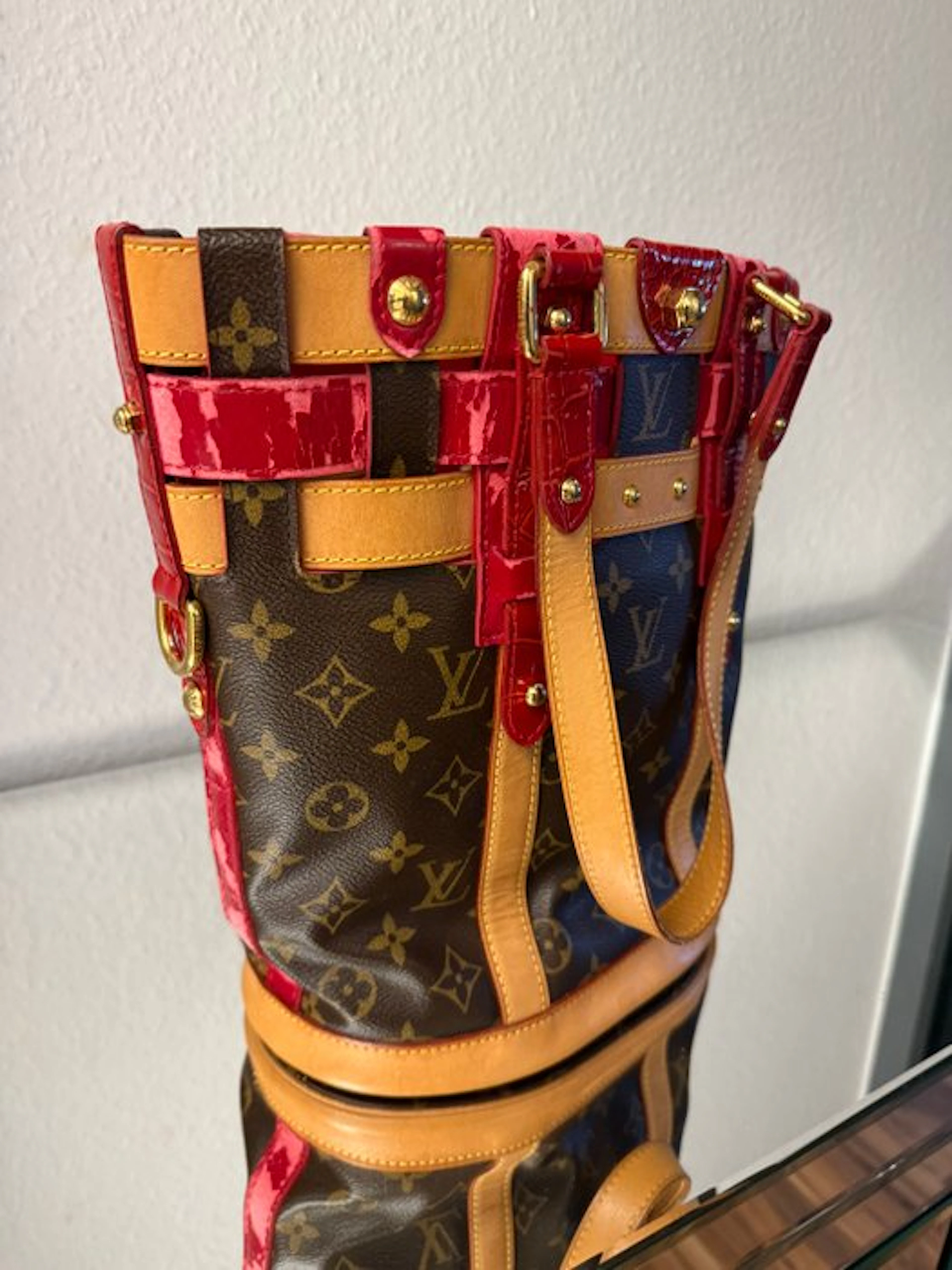 Louis Vuitton - limited-edition Louis Vuitton Neo Bucket Rubis - Bag