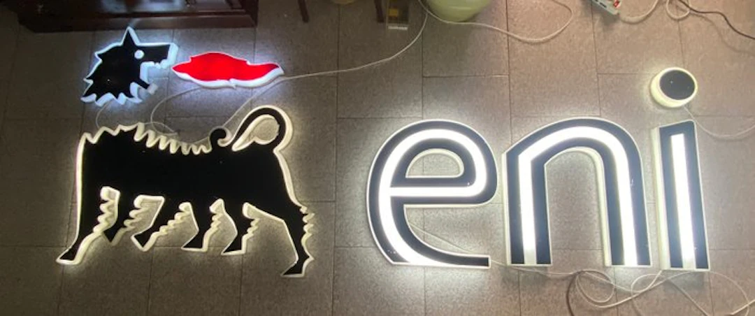 Eni sign - ENI - Cane a 6 zampe - 2000