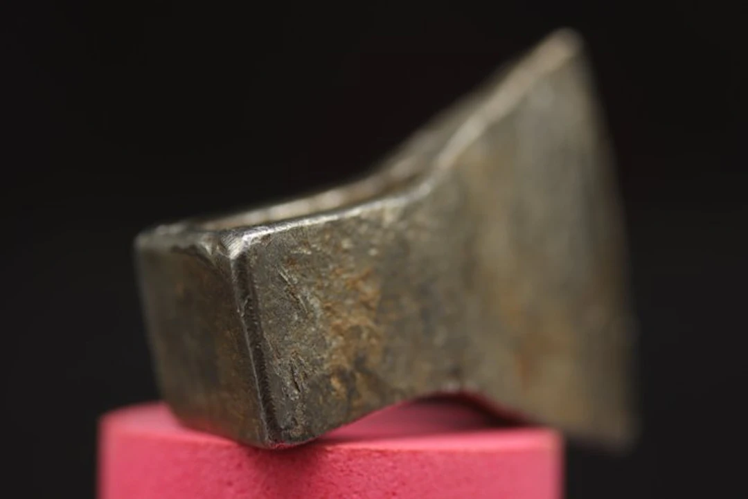 Viking (Nordic) - Iron Axe-Shaped Pendant - 4.1 cm (No reserve price)