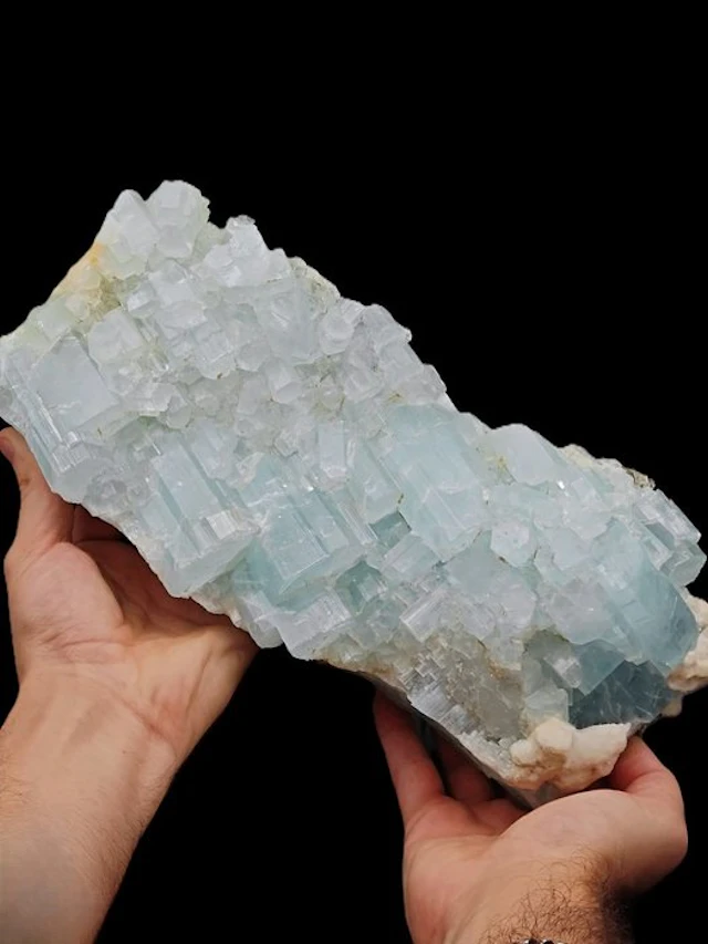 Museum-grade blue aquamarine with muscovite