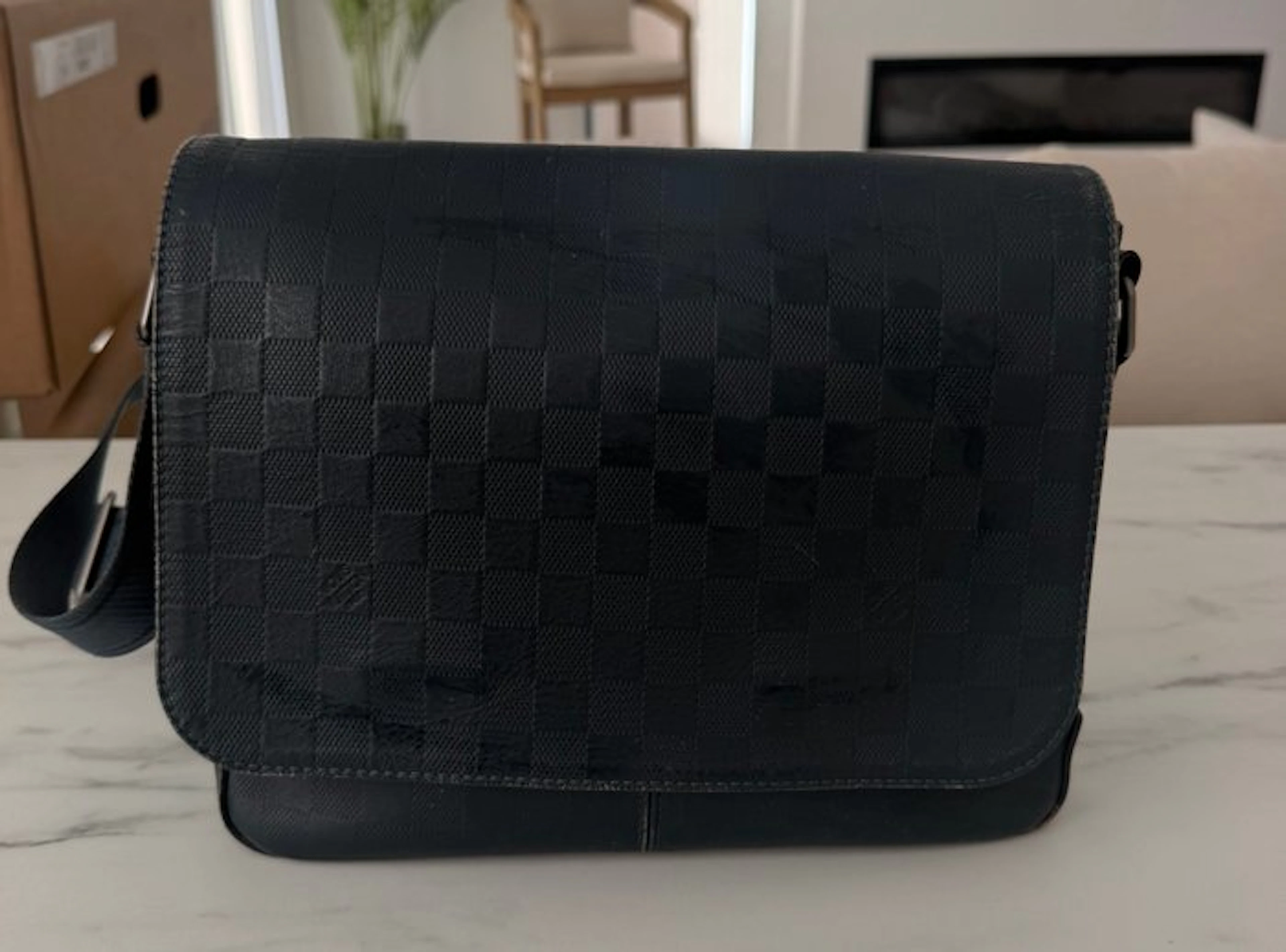 Louis Vuitton - District - Handbag