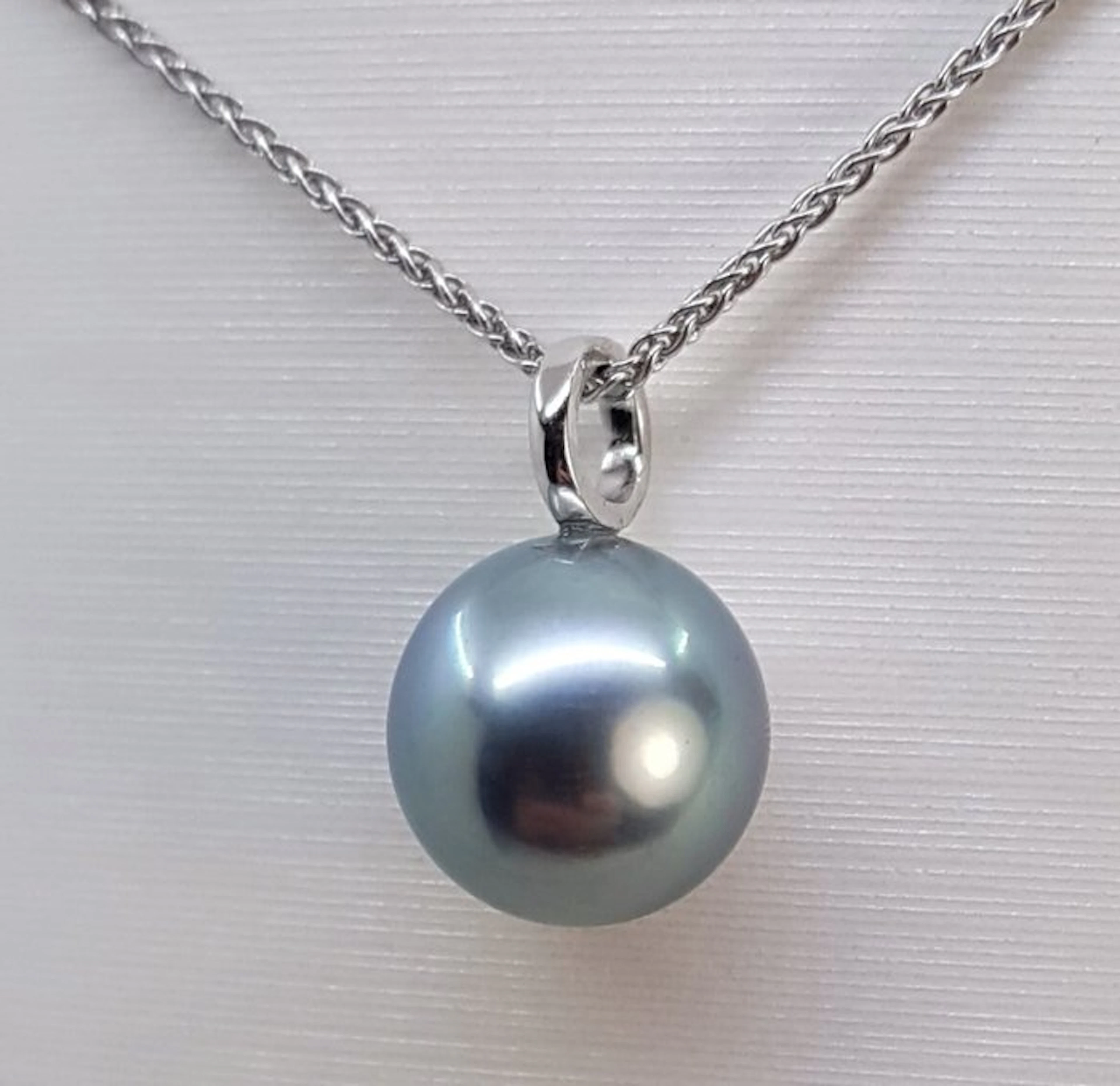 No reserve price - Pendant Silver - 9x10mm Tahitian Pearl