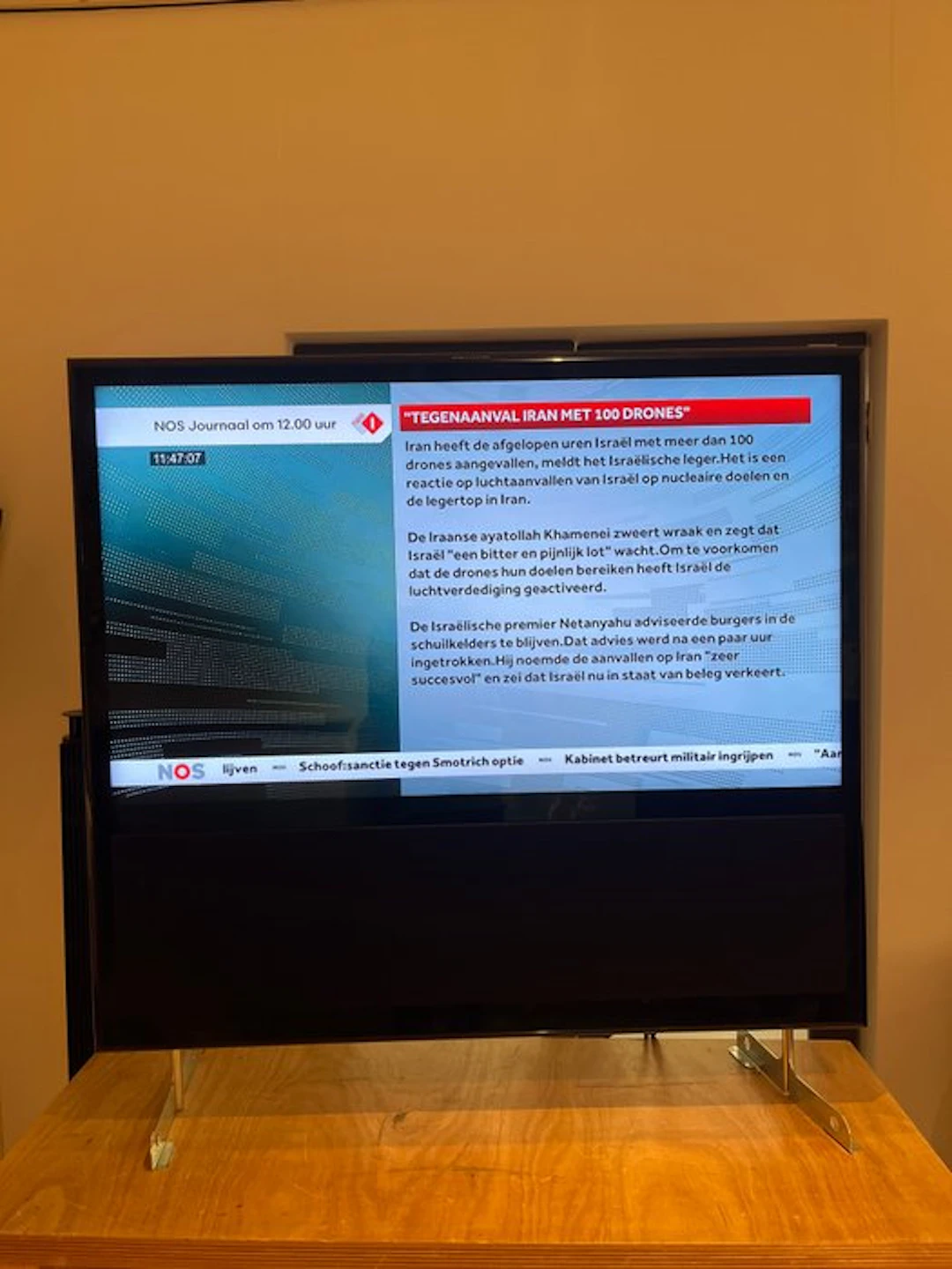 Bang & Olufsen - Flat screen TV (4) - Beovision 11-46