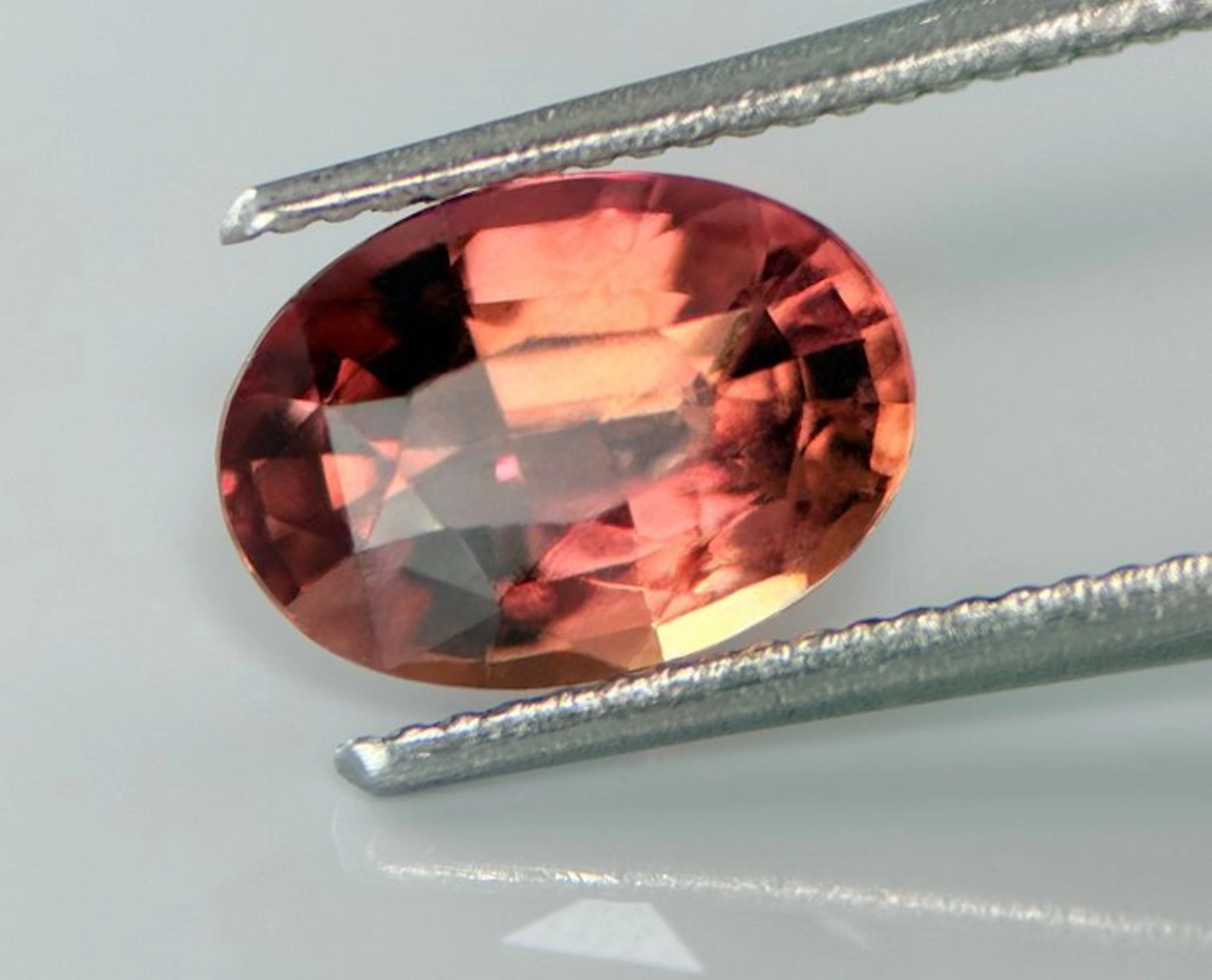 Orange, Pink Sapphire - 1.55 ct - Gem research Swiss Lab...
