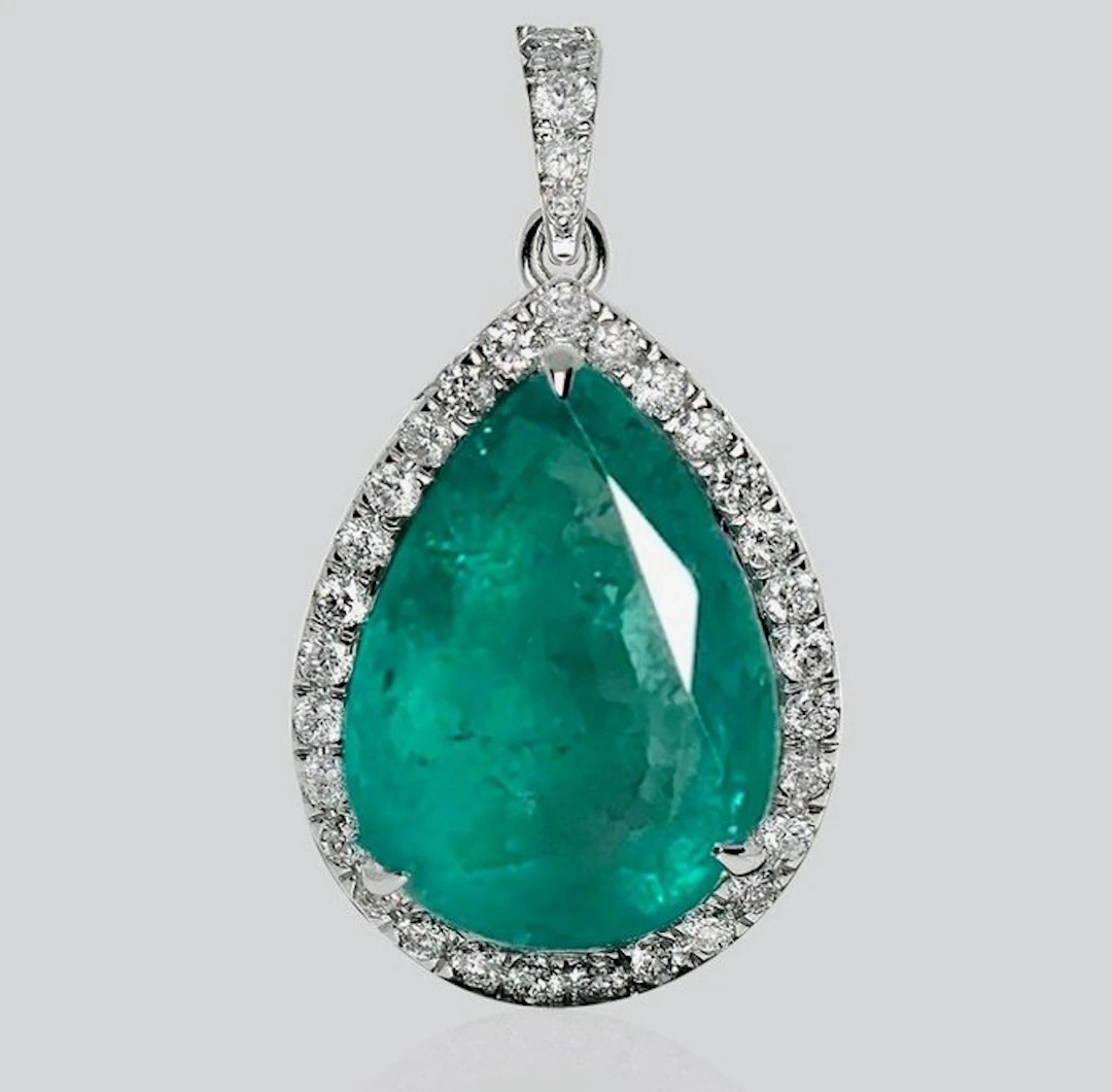 No reserve price - Pendant - 14 kt. White gold - 5.81ct. tw. Emerald - Diamond