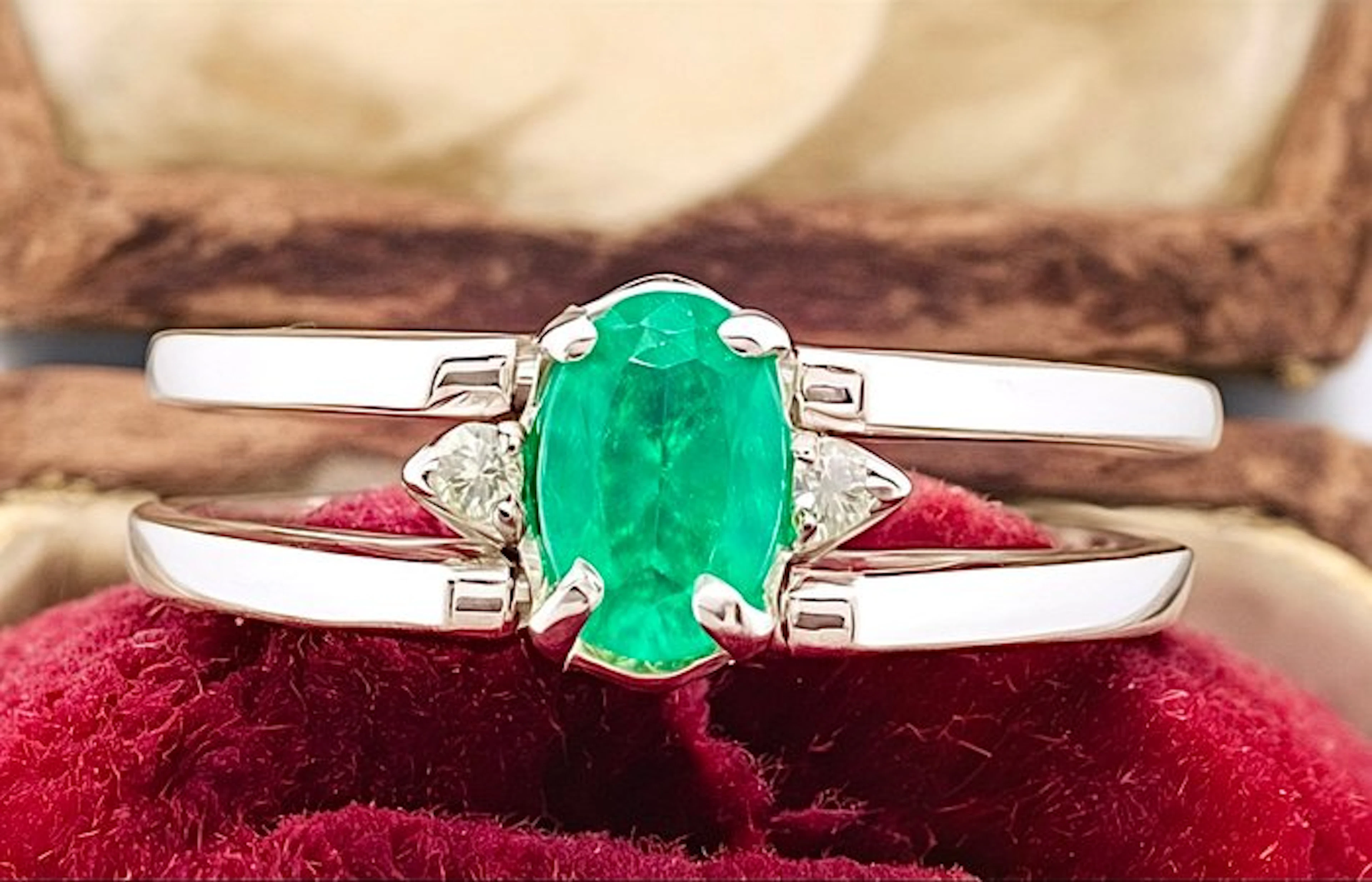 Ring - 18 kt. White gold Emerald - Diamond