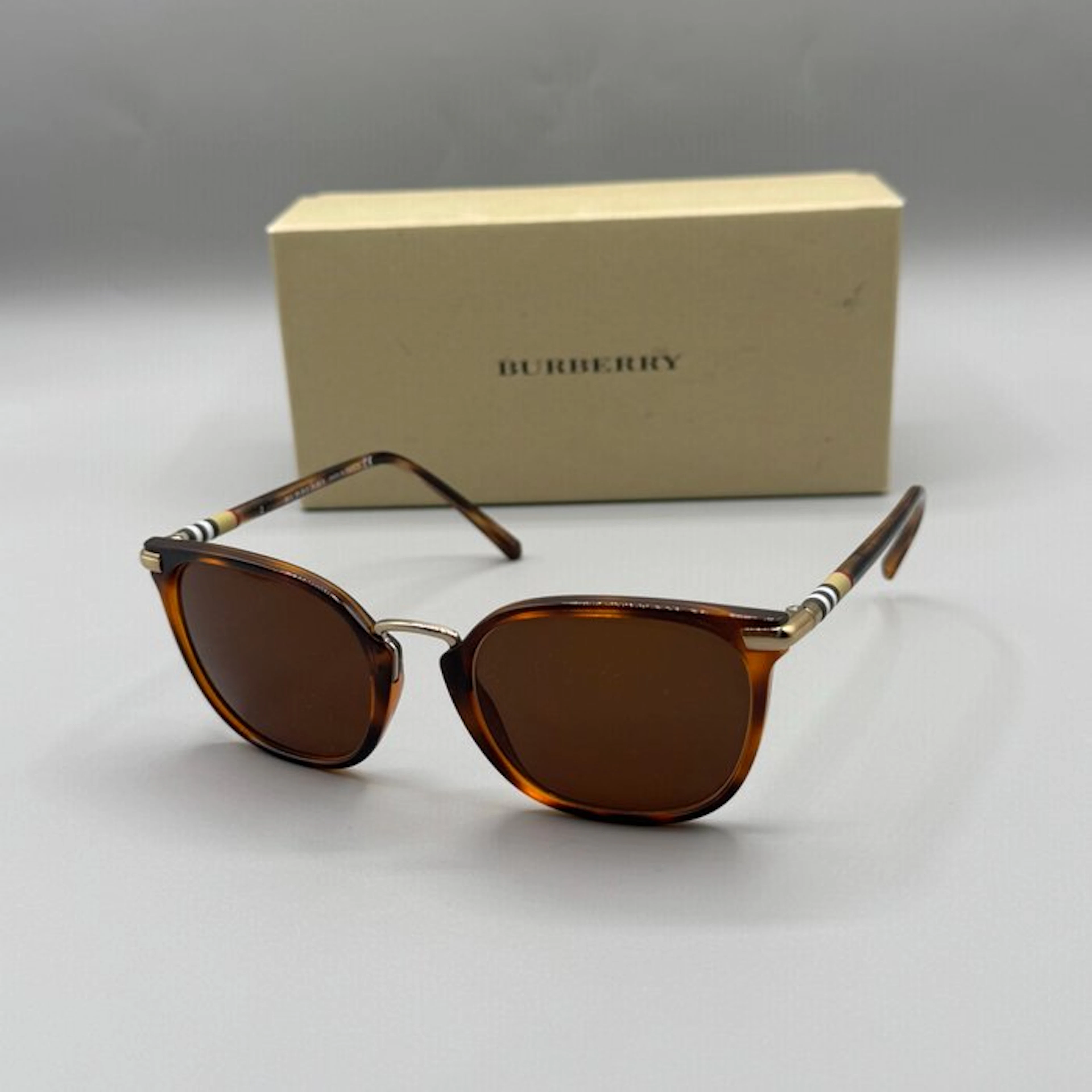 Burberry - B4262 - Sunglasses
