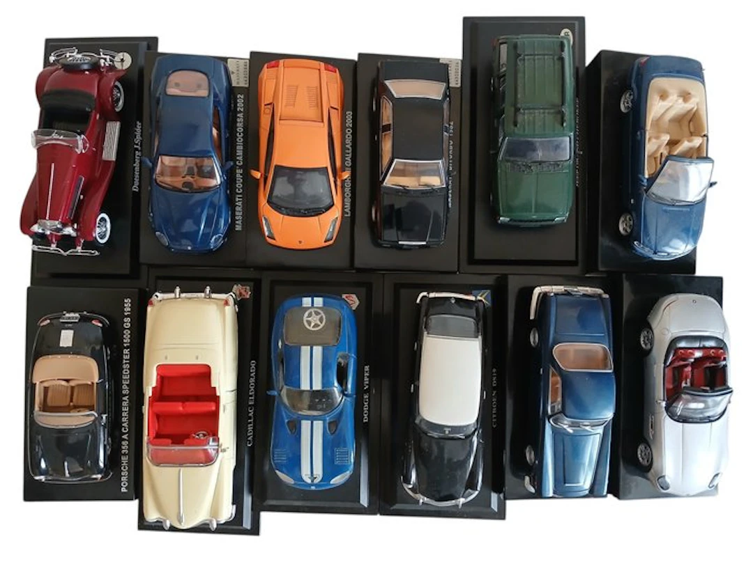1:43 - Model car (12) - Lotto con 12 Modelli