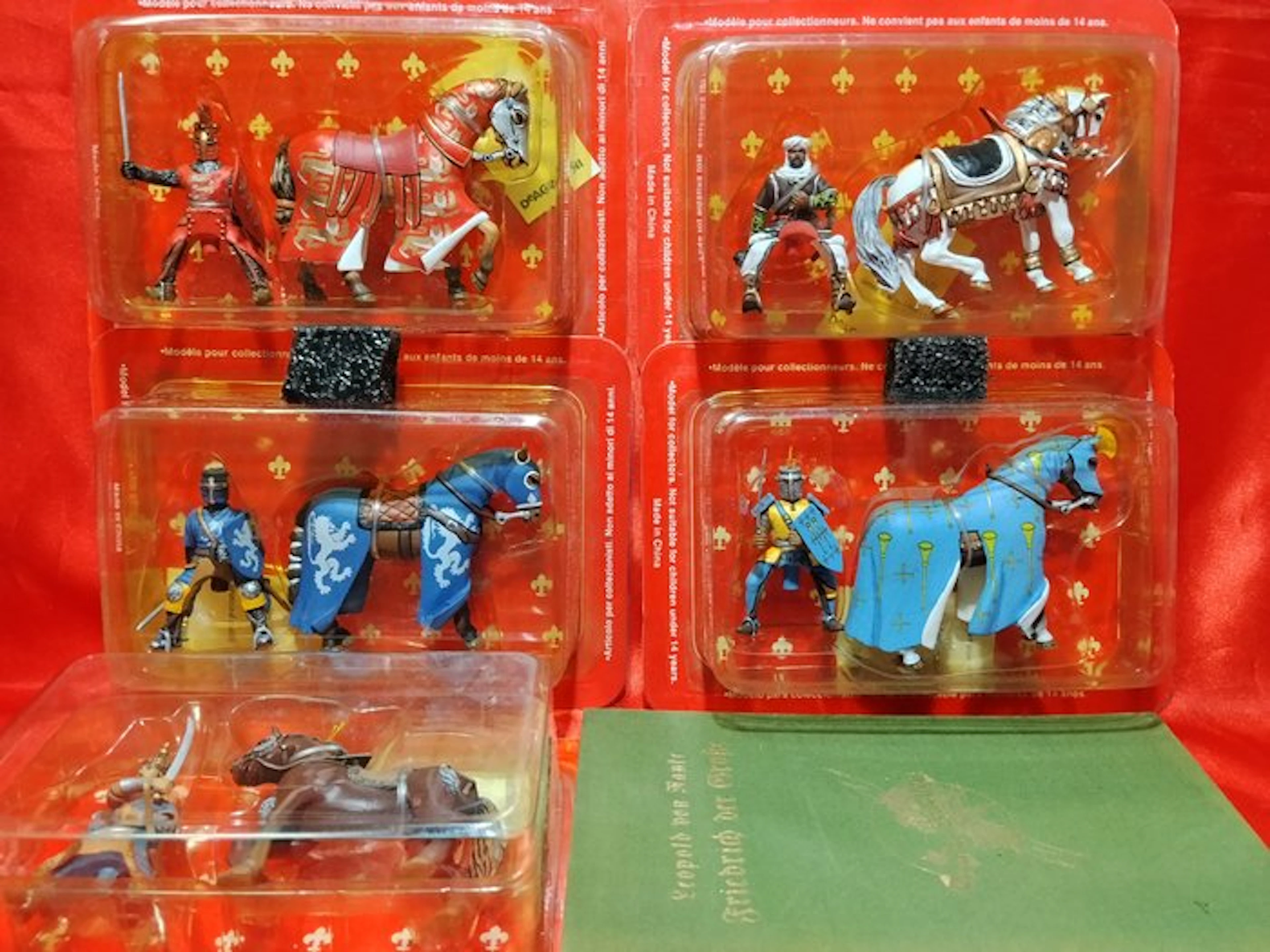 Toy Lotto ' De Agostini Cavalieri ' con 5 figurini...