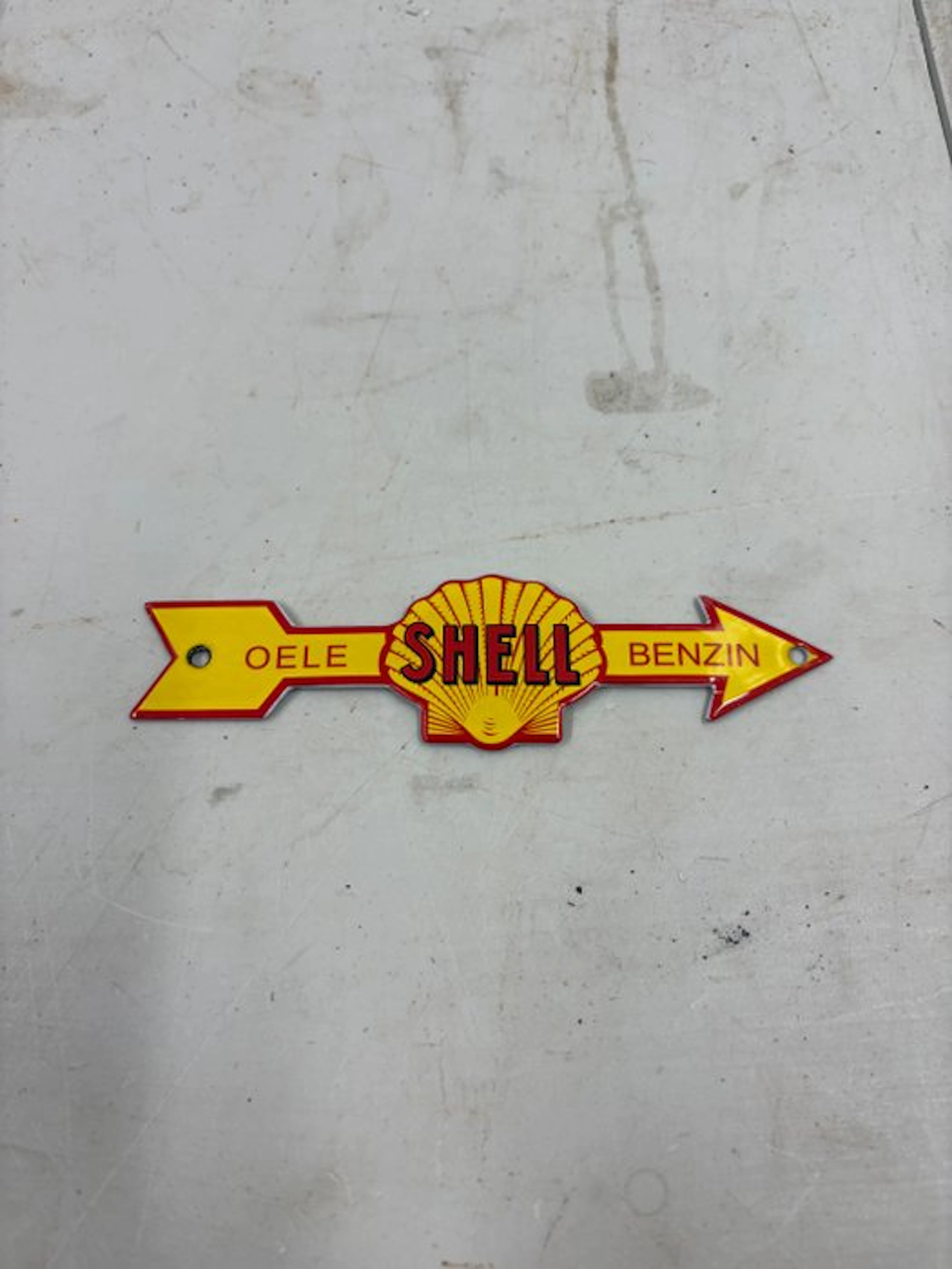 Shell Olie & Benzine – Emaille Pijlbord met Klassiek...