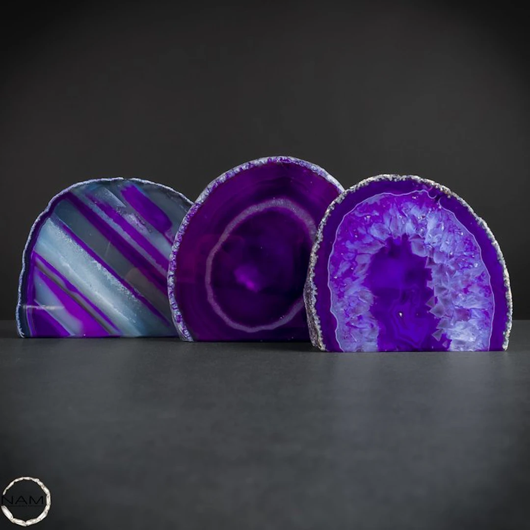 Agate slices – 3 hand-cut decorative pieces in an intense...