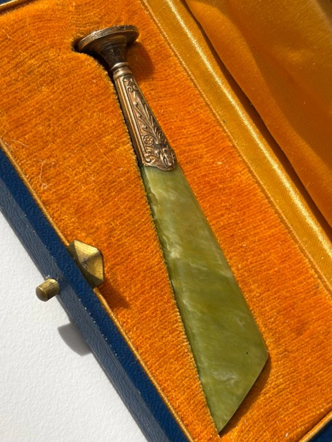 Art Deco seal in solid silver and gold vermeil with a Bakelite tubular handle