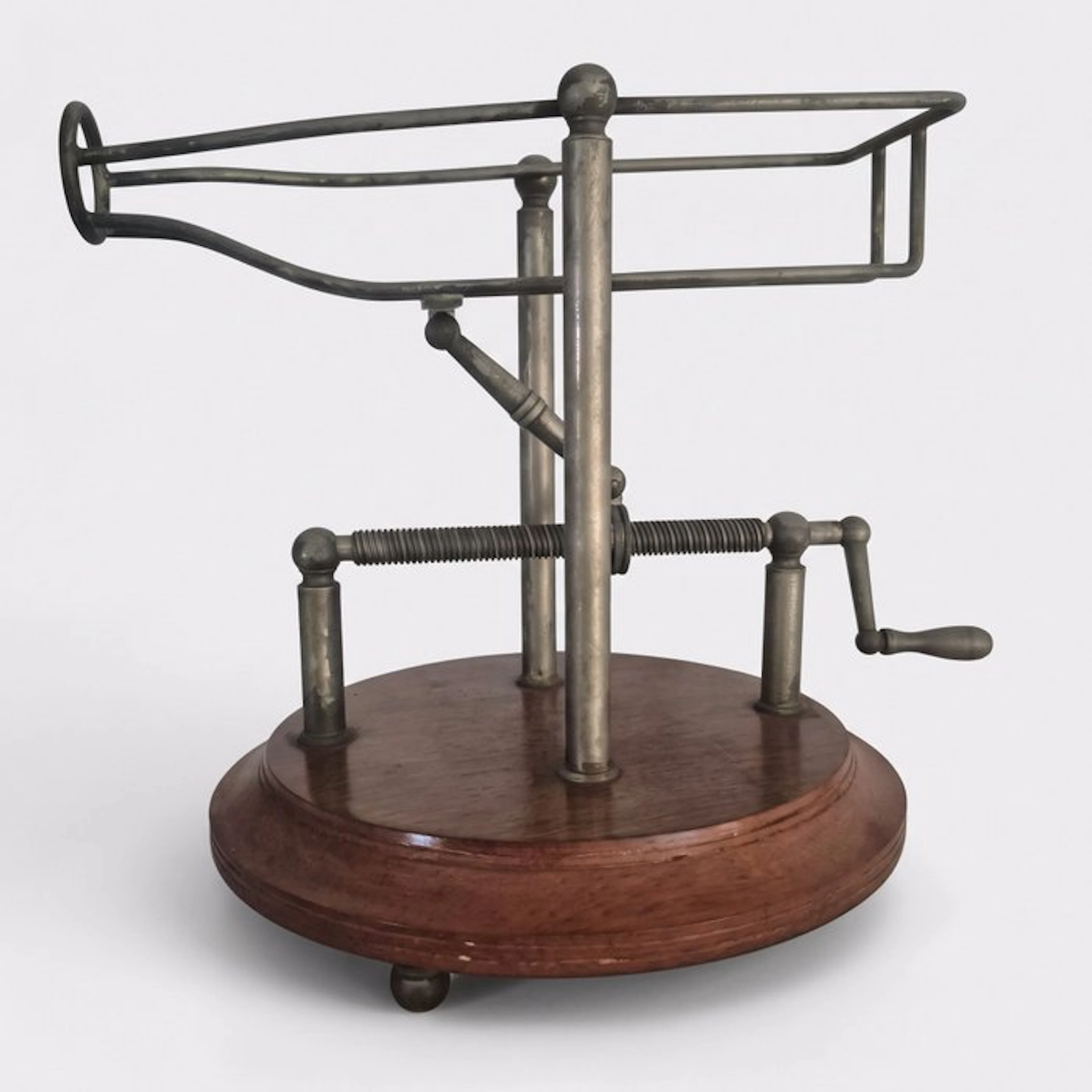 Decanter - Brass, Wood - Cradle of mechanical decantation
