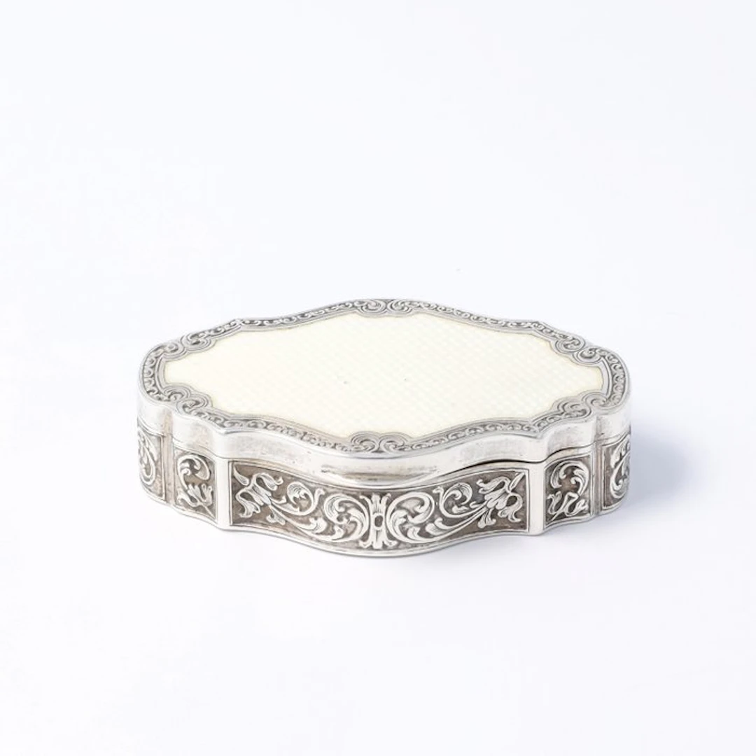 Georg Adam Scheid (Wenen, 1838-1921). Snuifdoos / - Tobacco box - .900 silver