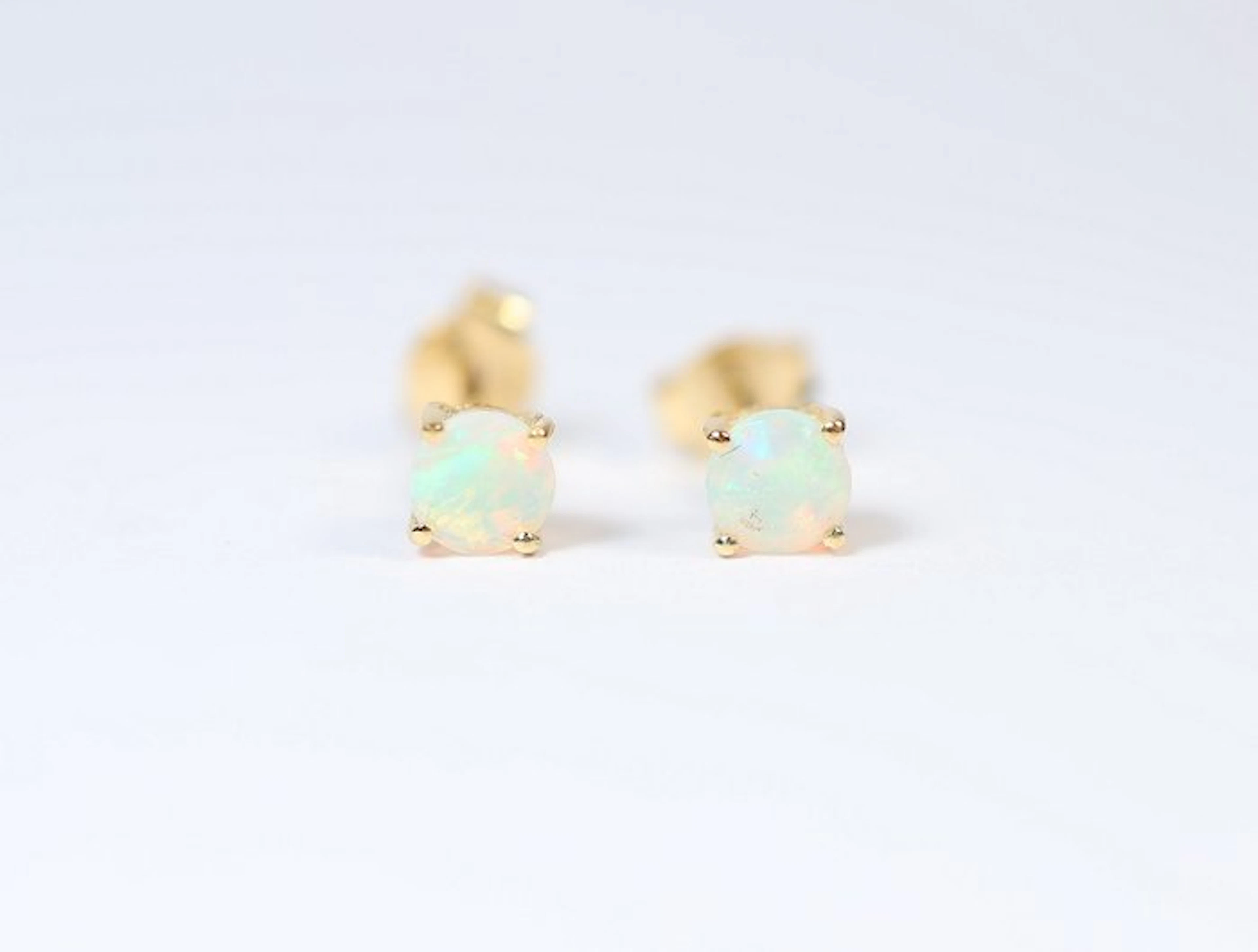 Ethiopian Opal / Welo Opal 2 ear studs / new- 0.6 g - (2)