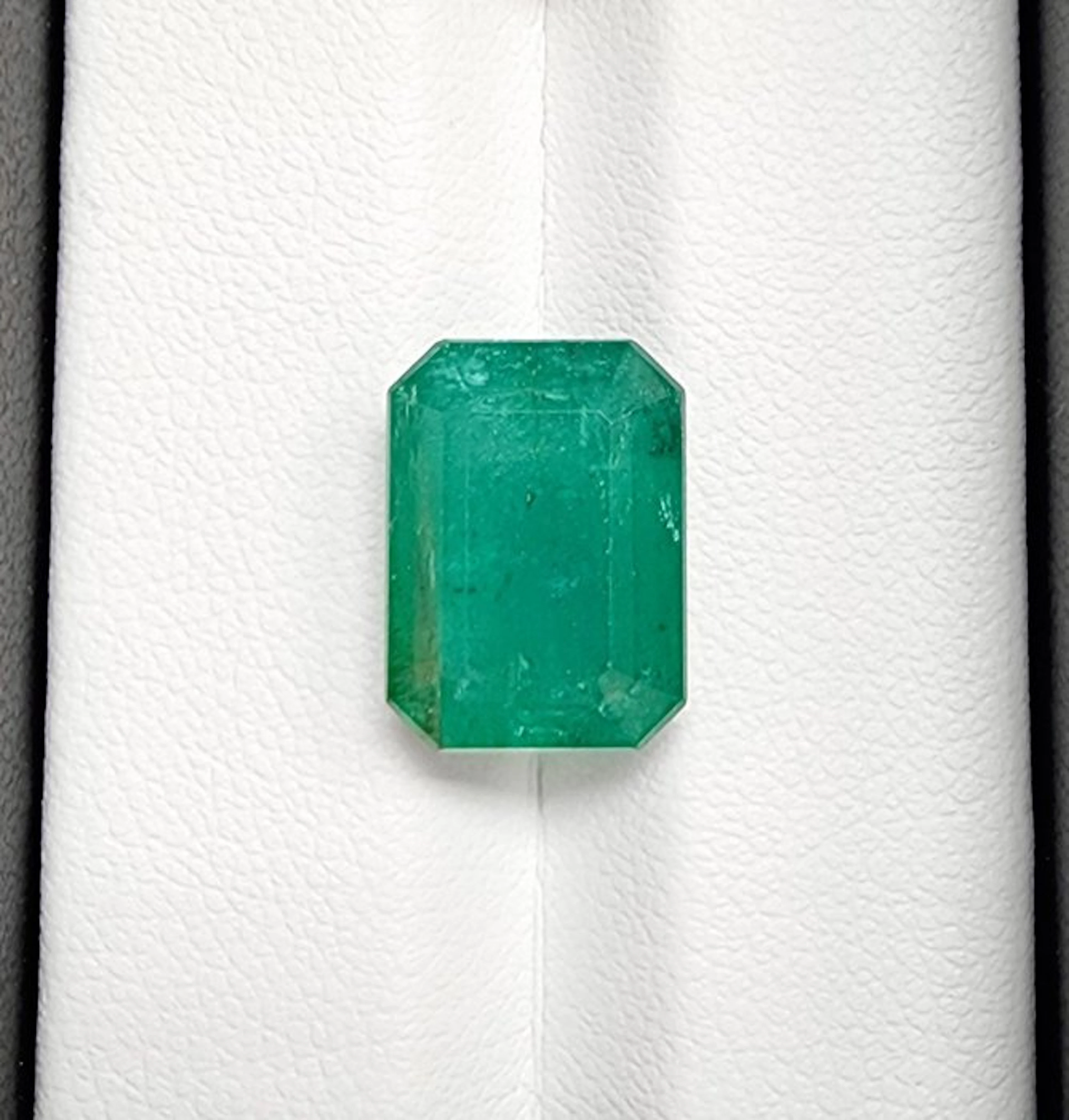 No reserve price - 1 pcs Green Emerald - 8.19 ct - Guild Gem Laboratory