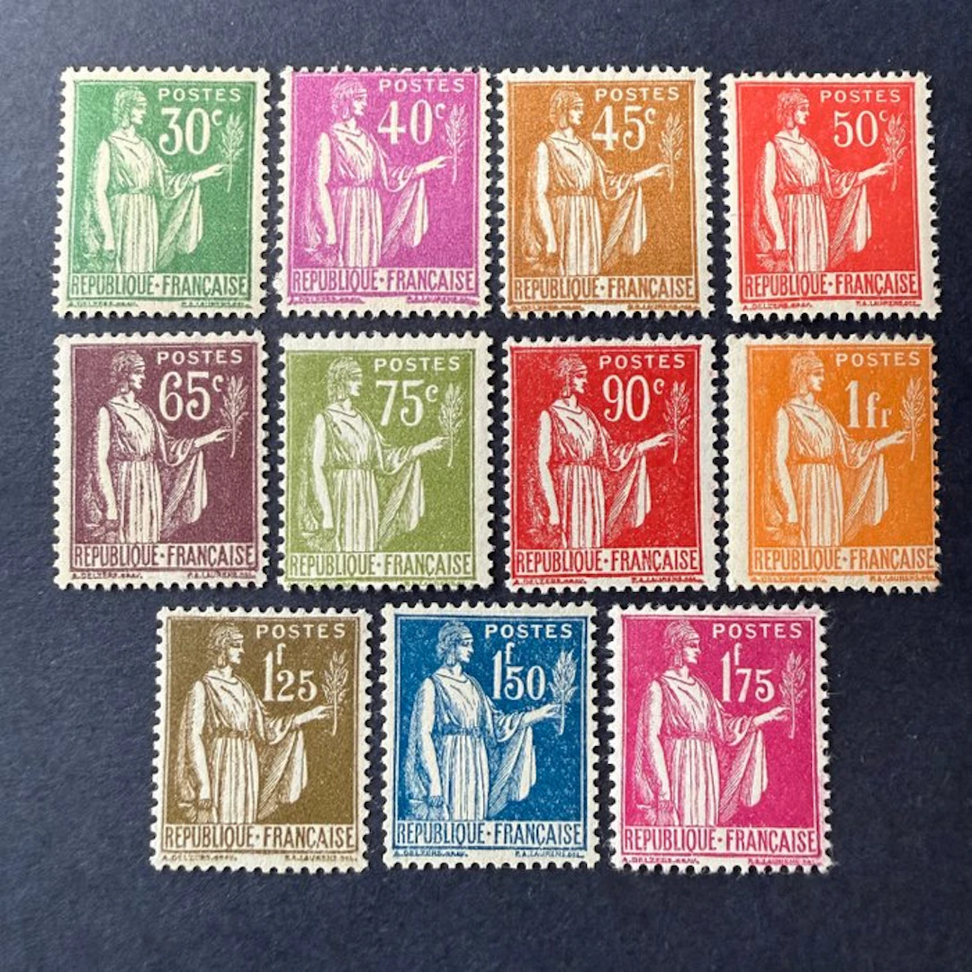 France - Yvert 280/289 'Peace' mint, without hinge. TB.