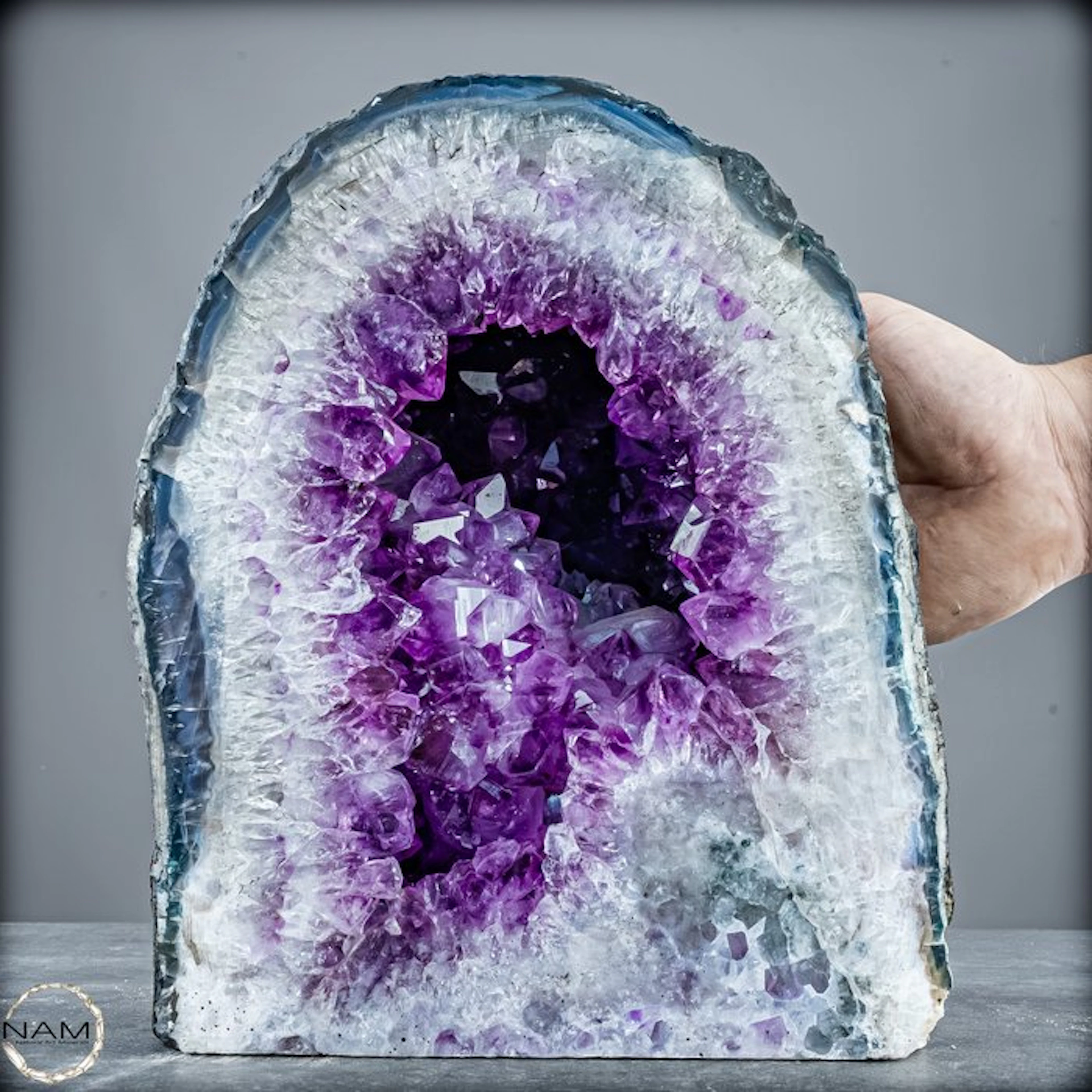 Natural amethyst druzy – an impressive natural work of art full of depth