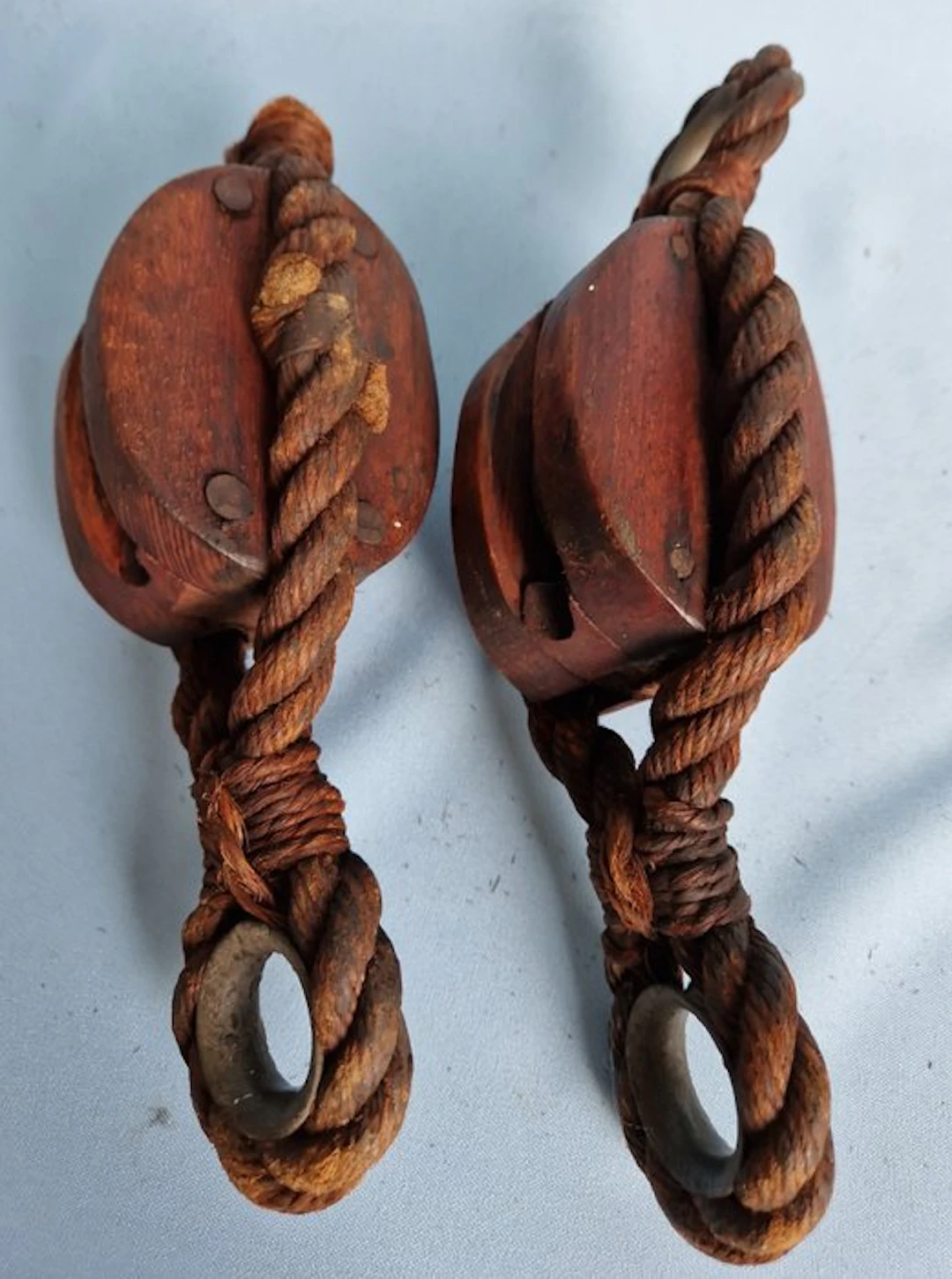 Casters / blocks, Ship’s pulley (2) - Wood, Iron, rope