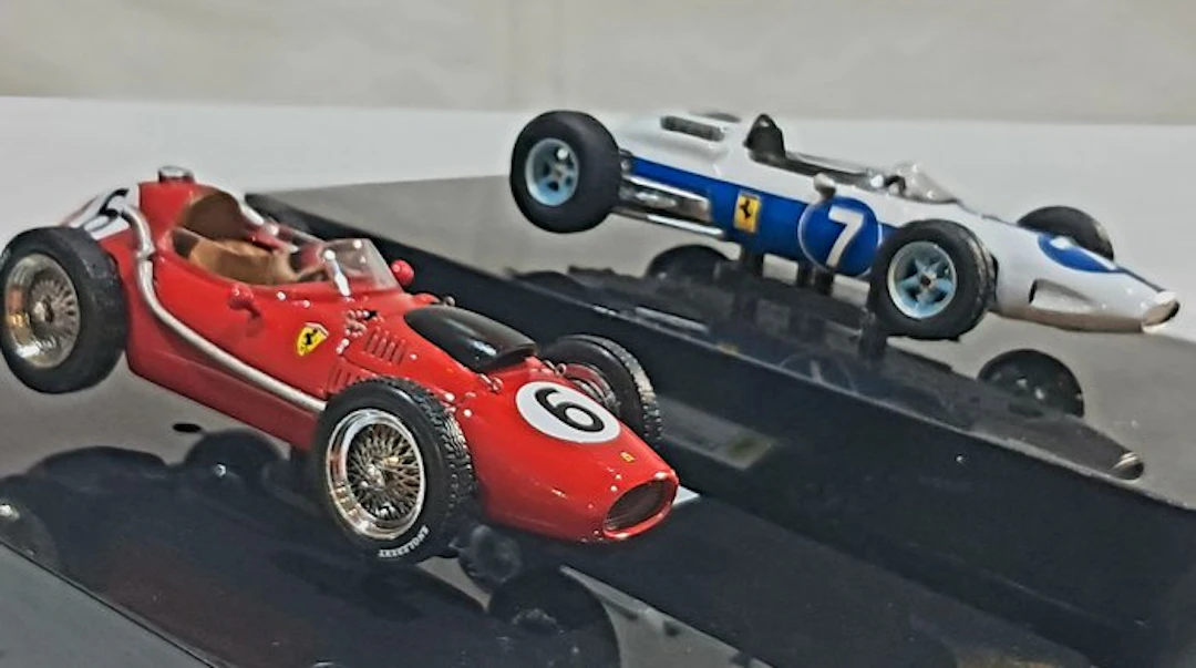 Hot Wheels 1:43 - Model race car (2) - Ferrari 246 F1...