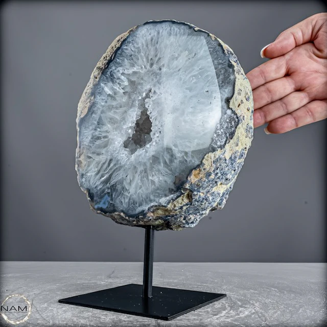 Natural amethyst agate druzy on a stand- 3910.72 g