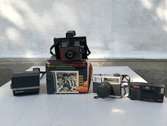 Polaroid EE44 + Polaroid Spirit + Praktica Sport Nova +...