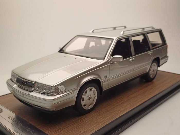 Miniature Radscale Collection Volvo 960 Estate, Bleu Nautique, échelle 1/18, Résine, Prévente