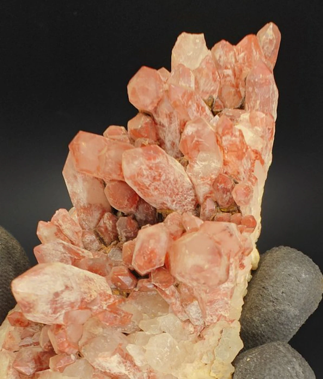 Red Quartz Crystals on matrix - Height: 8 cm - Width: 5 cm- 165 g