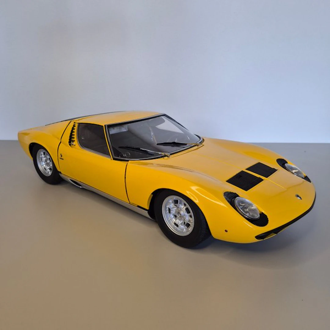 1:8 - Model car - Lamborghini Miura S - Hachette
