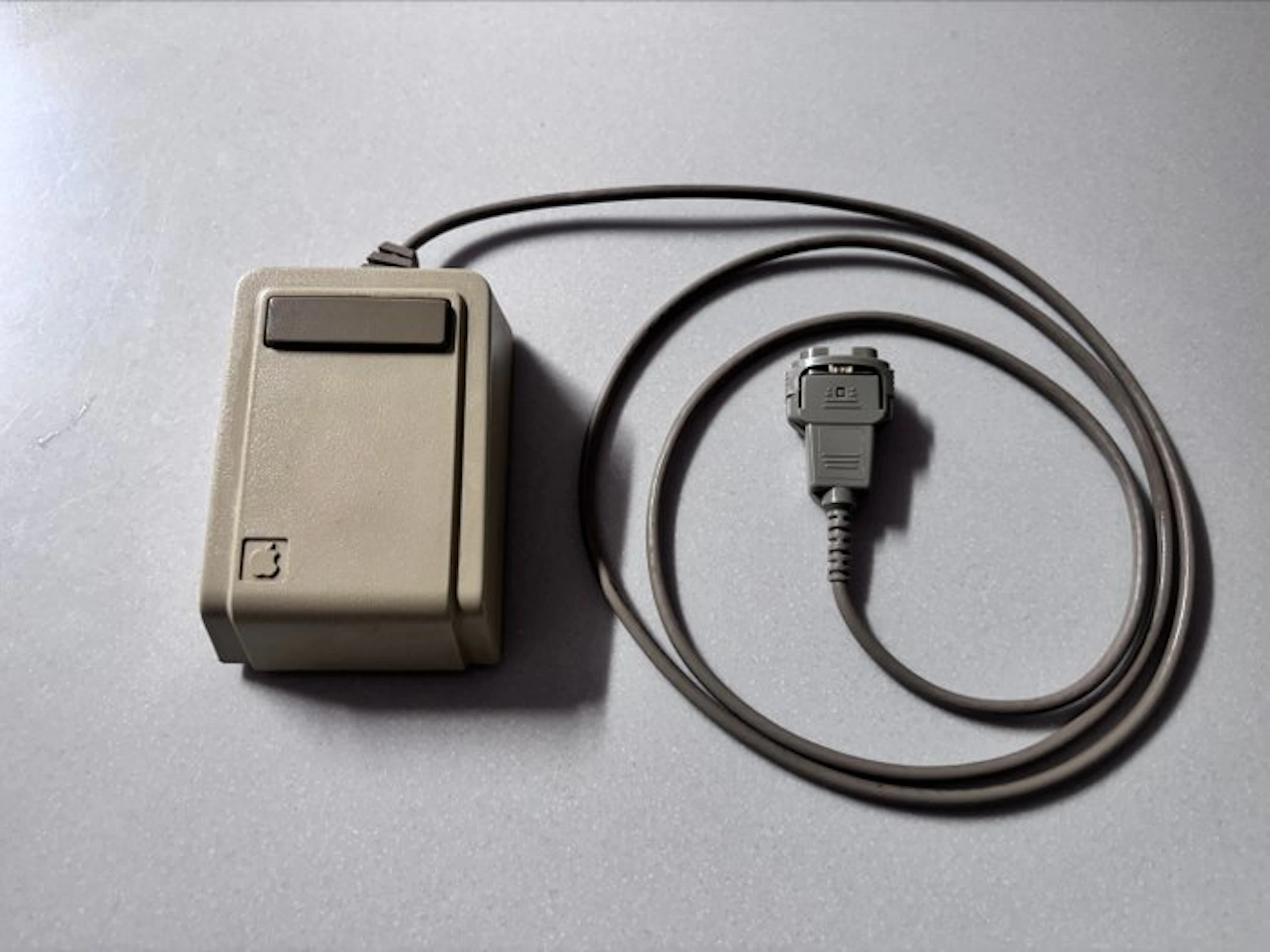 Apple Lisa Mouse A9M0050 – Original first Apple mouse –...