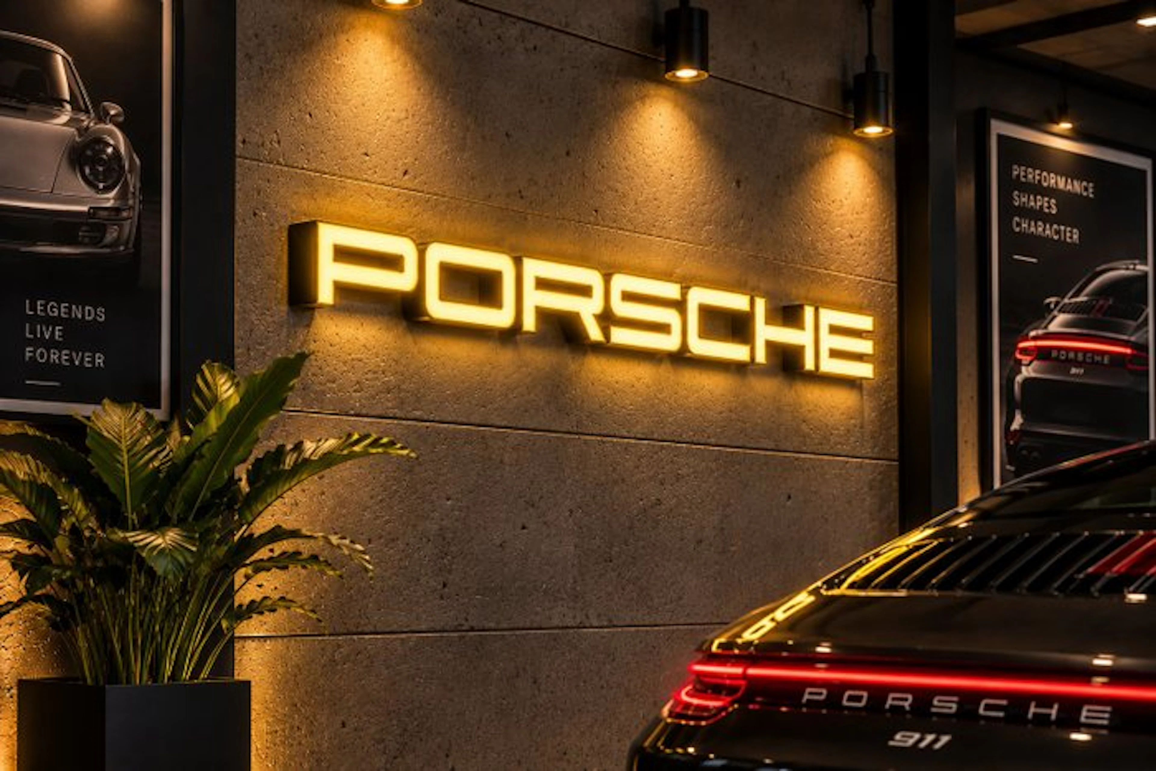 Sign - Porsche - XL Porsche Led Yellow - 2025