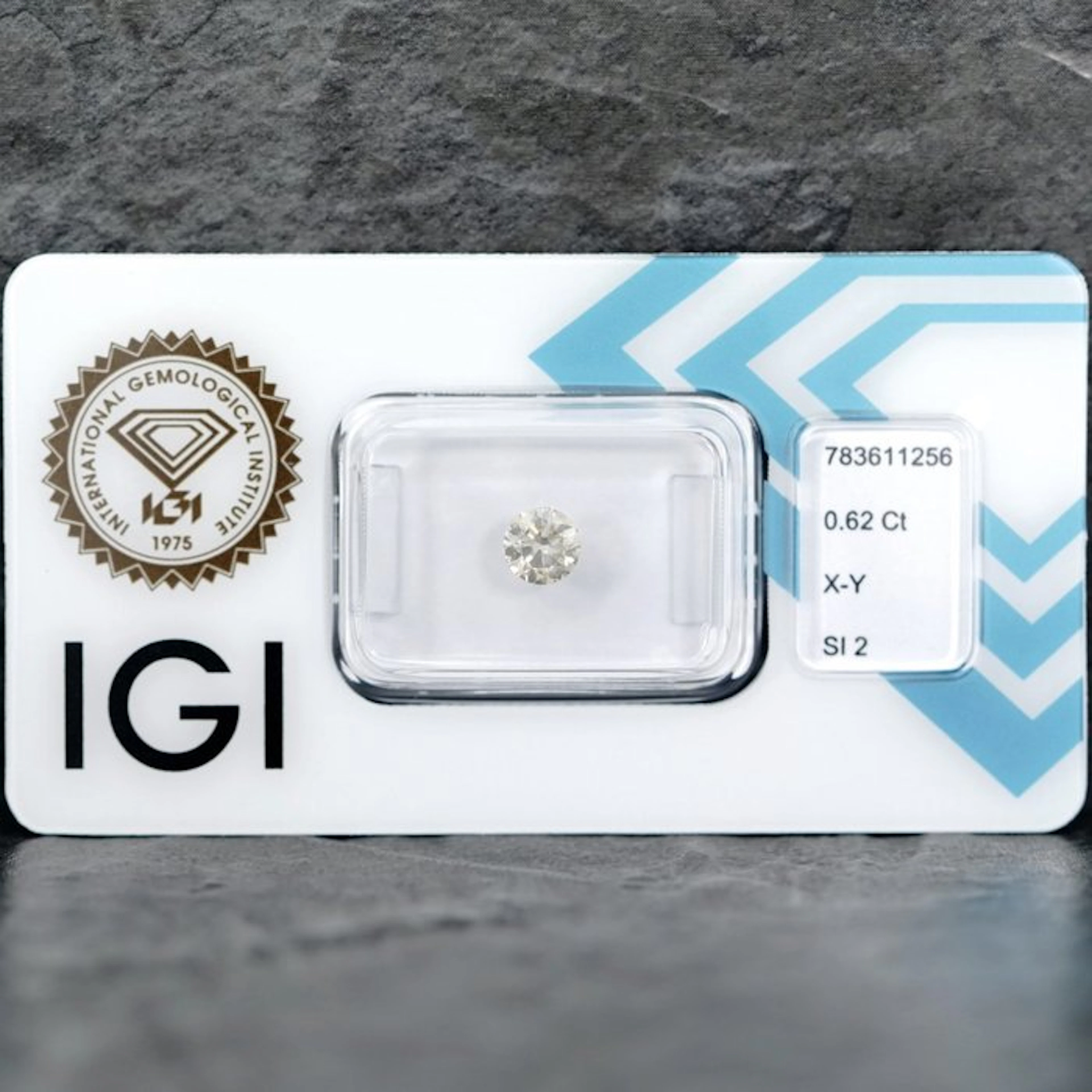 No reserve price - 1 pcs Diamond (Natural coloured)...