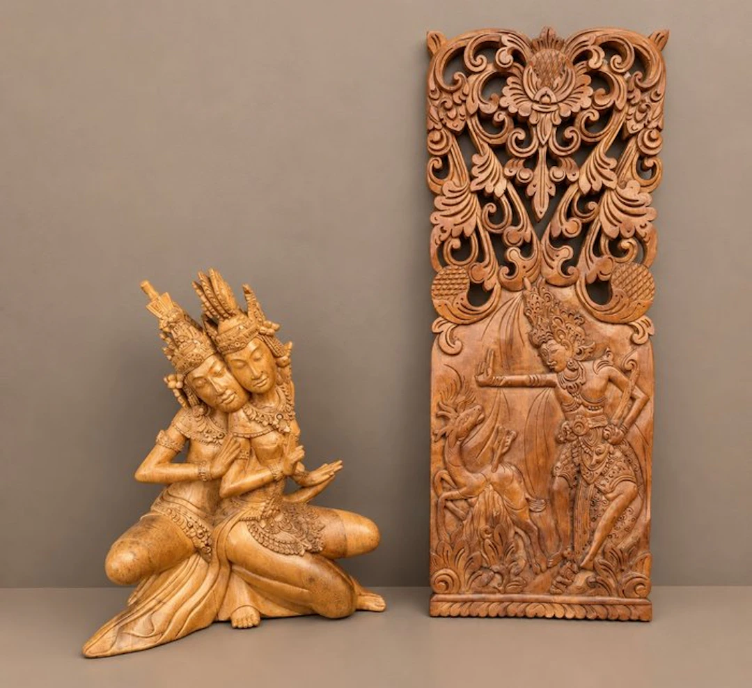 Twee Balinese houtsnijwerken - Statue - Indonesia (No reserve price)