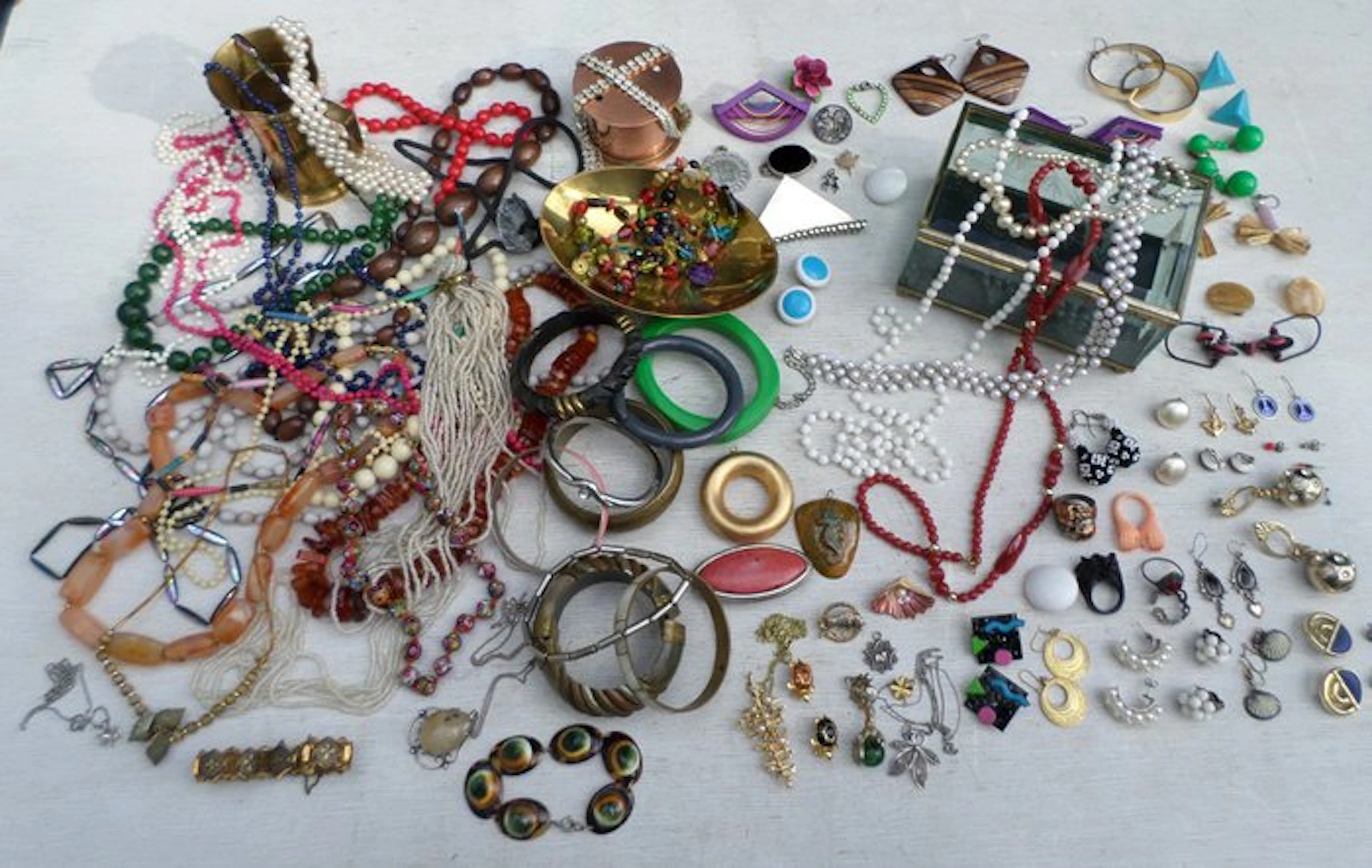 Themed collection - Jewelry from the Flower Power era (1960–1970).
