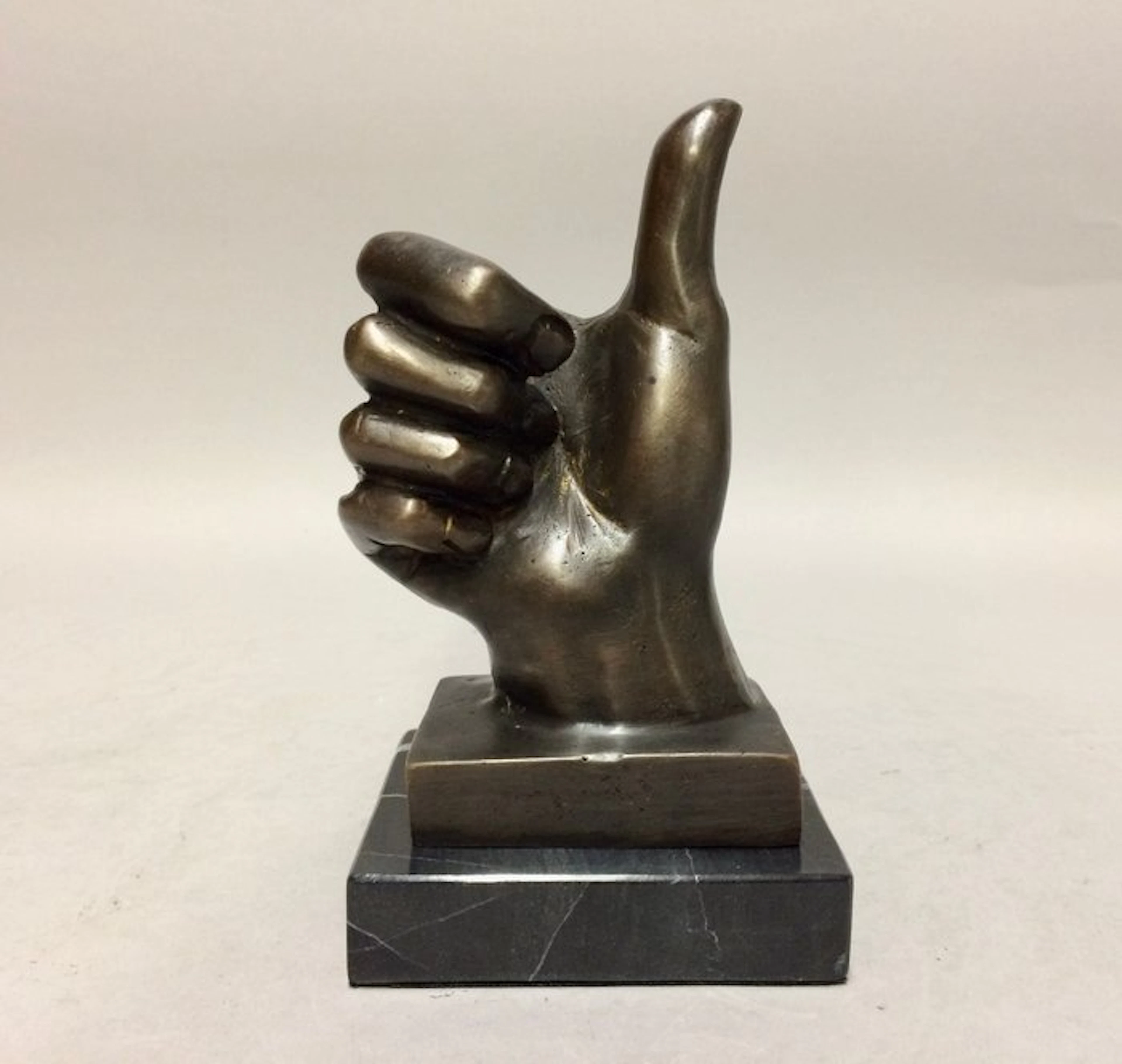 Sculpture, THUMBS UP - 19 cm - Bronze