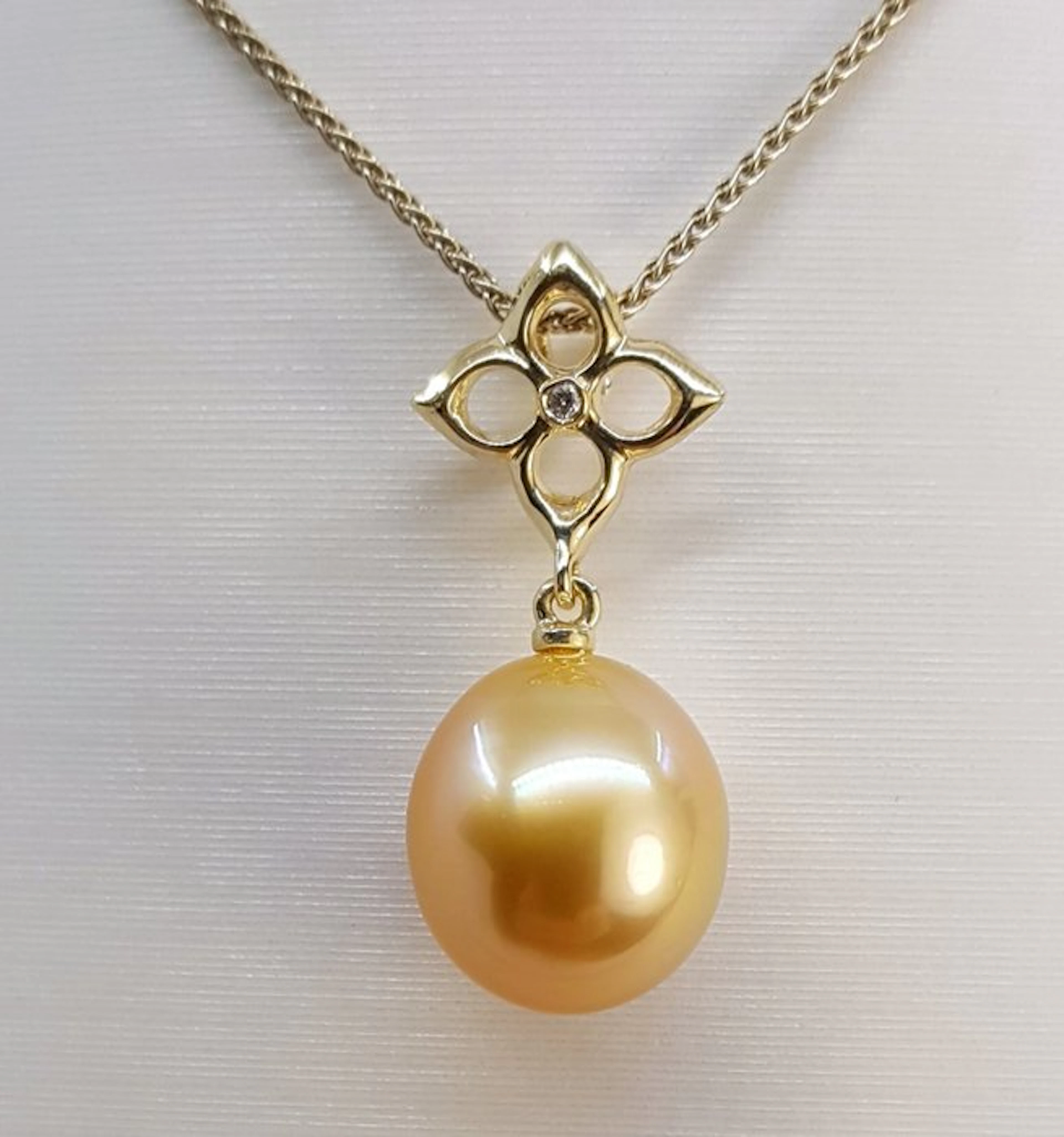 Pendant 11x12mm Deep Golden South Sea Pearl Drop - 14 kt. Yellow gold - 0.01 ct