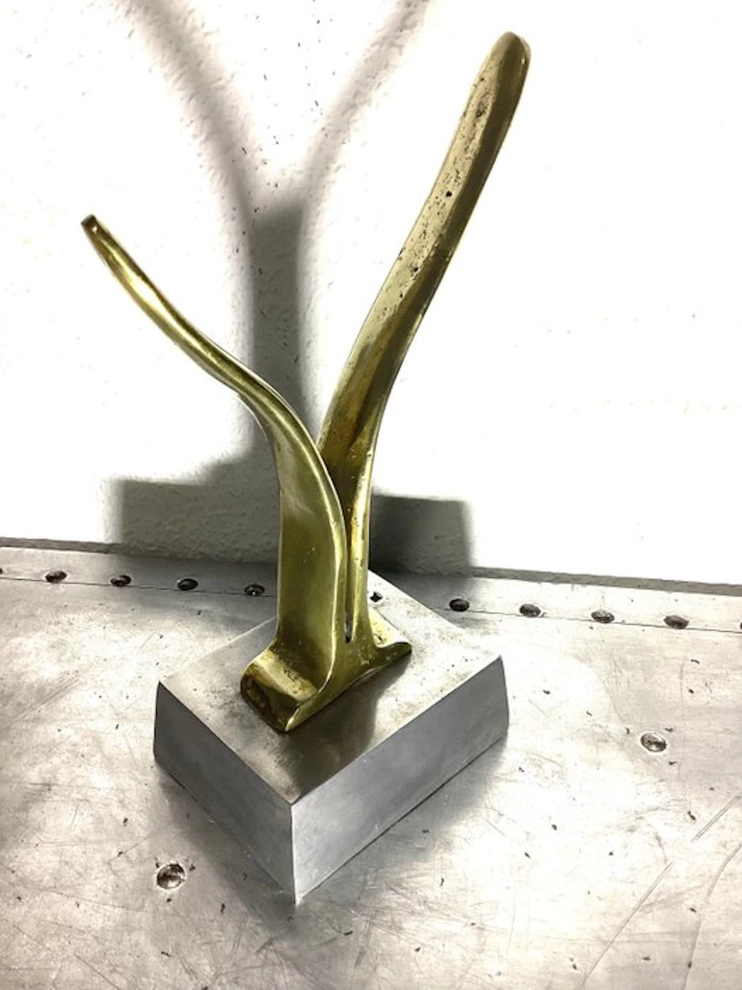 David Marshall (1942) - Sculpture, Bird in Flight - 25 cm - Brass - 1980