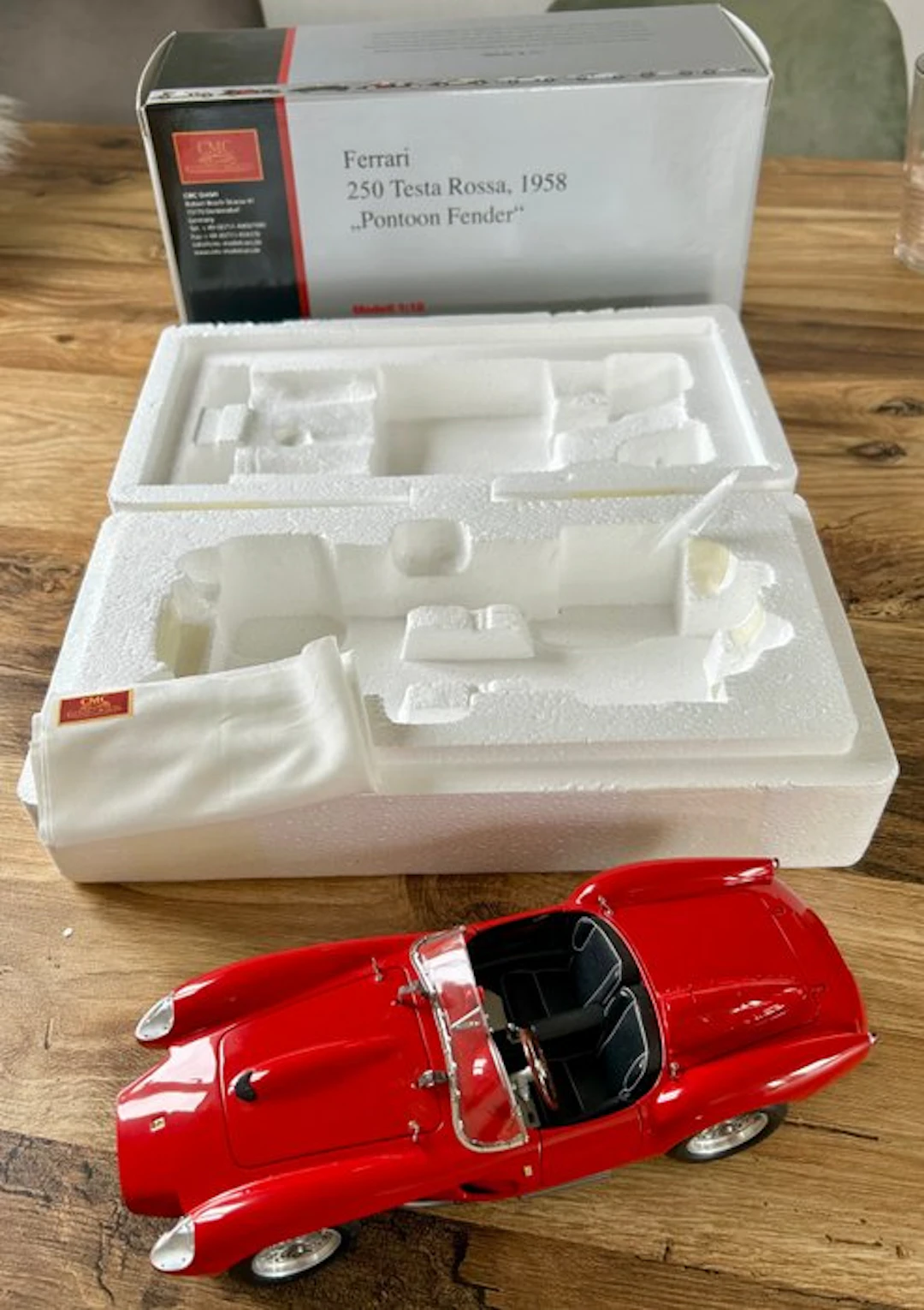 CMC 1:18 - Model sports car - Ferrari 250 Testa Rossa 1958 'Pontoon Fender'