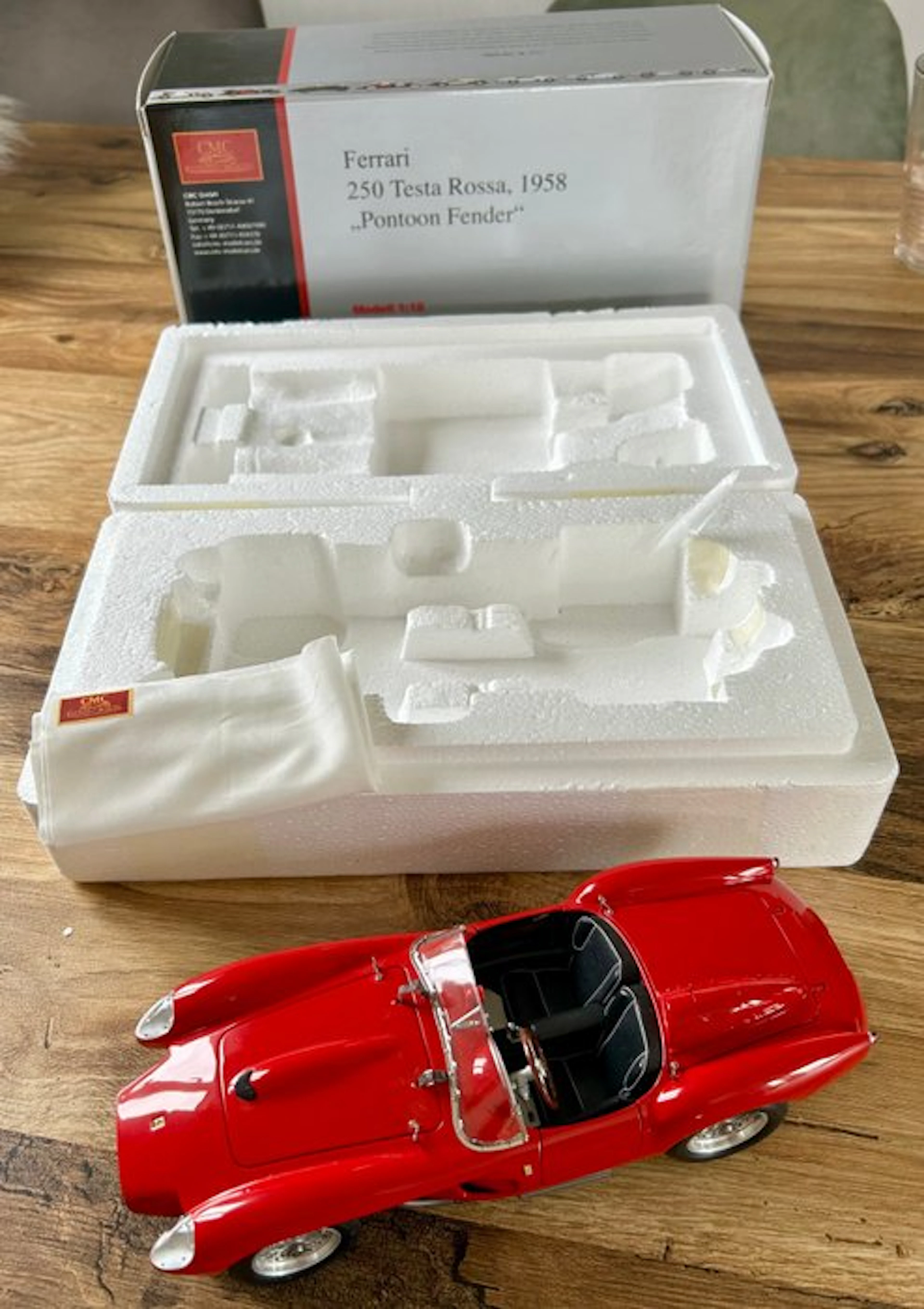 CMC 1:18 - Model sports car - Ferrari 250 Testa Rossa 1958 'Pontoon Fender'