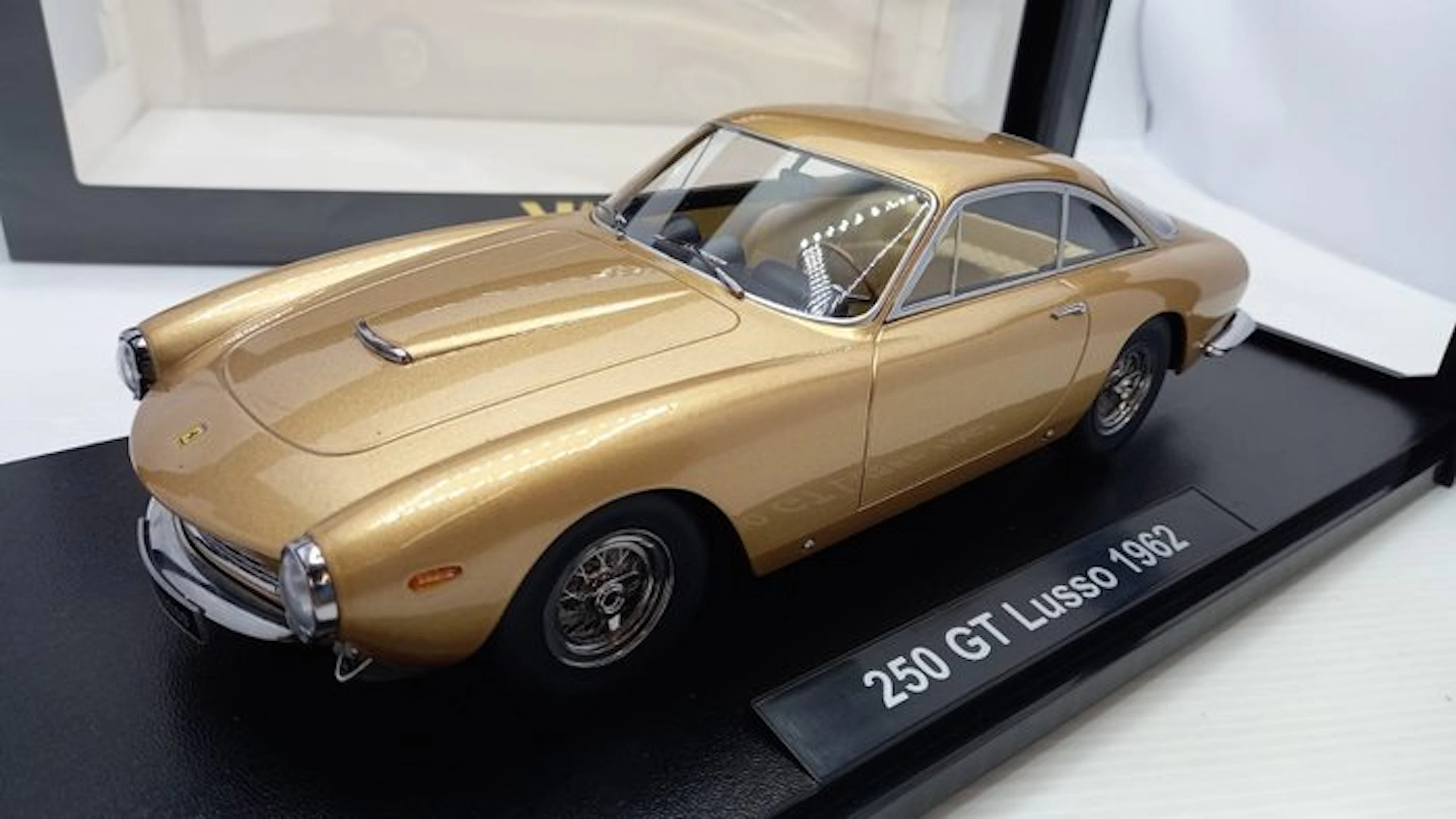 KK Scale 1:18 - Model car - Ferrari 250 GT Lusso 1962 - (cod.G22)