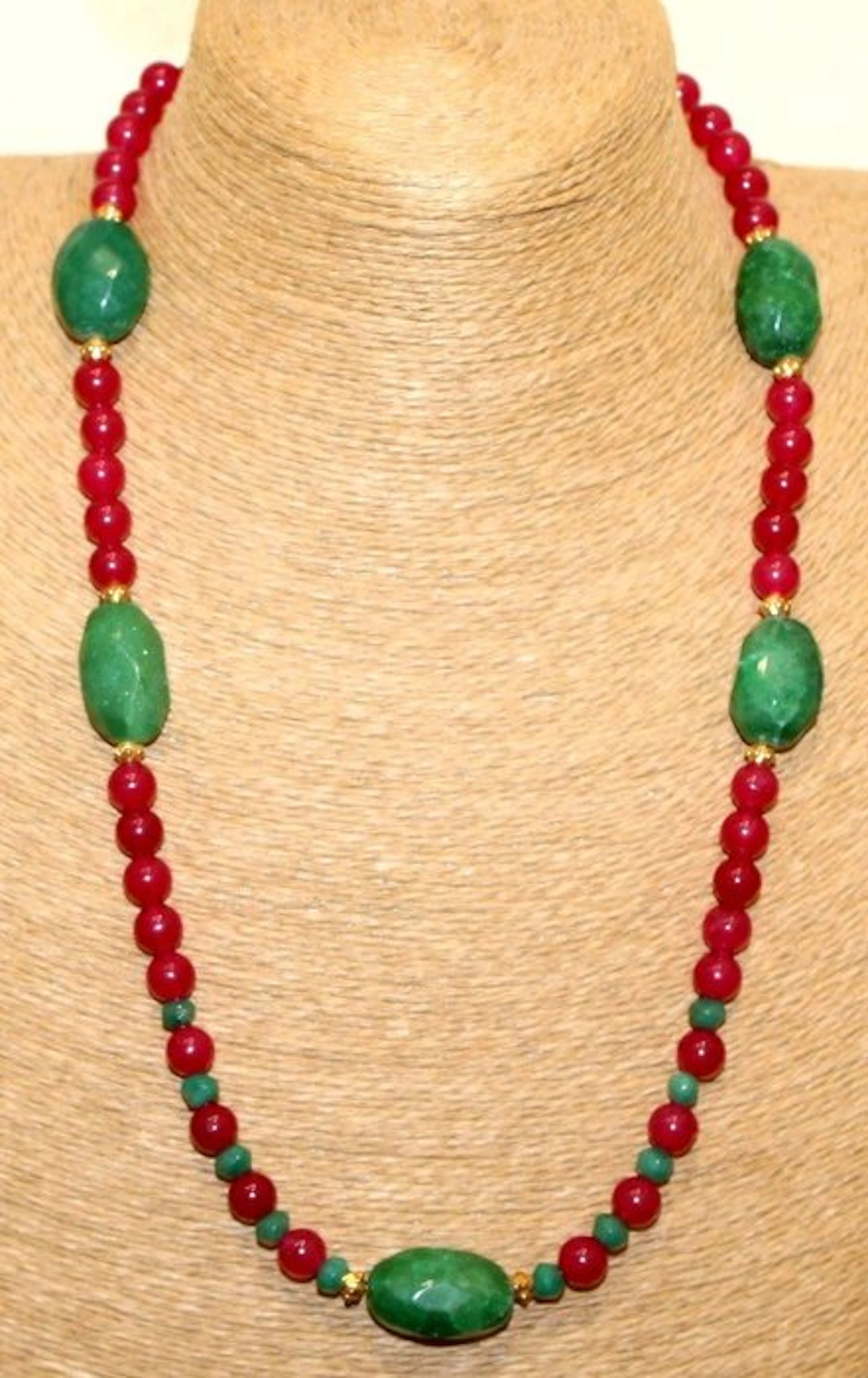 Really beautiful handmade necklace by ruby and emerald beads - 360 Cts