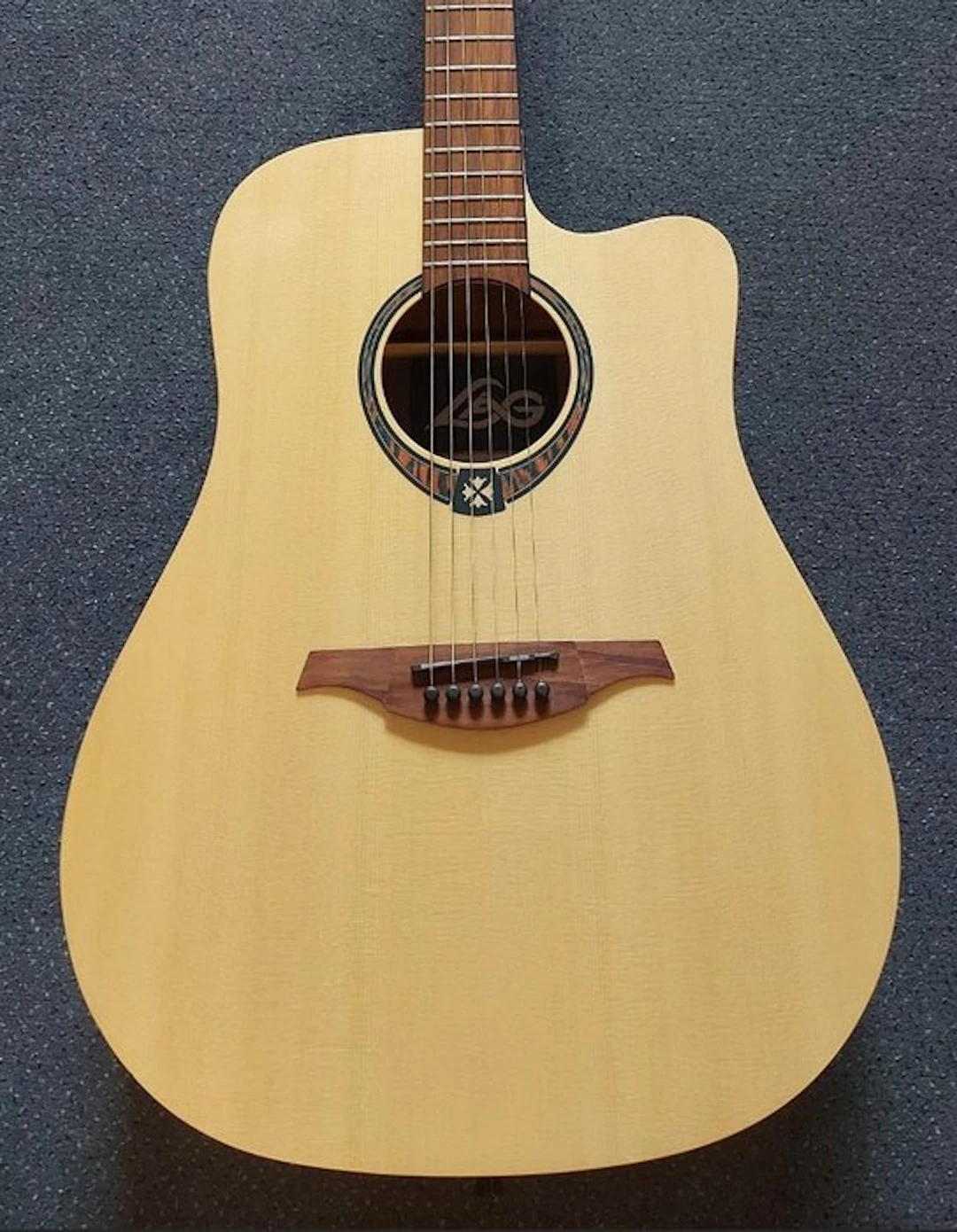 Lag - Tramontane T270 with Gigbag - - Electro-acoustic guitar
