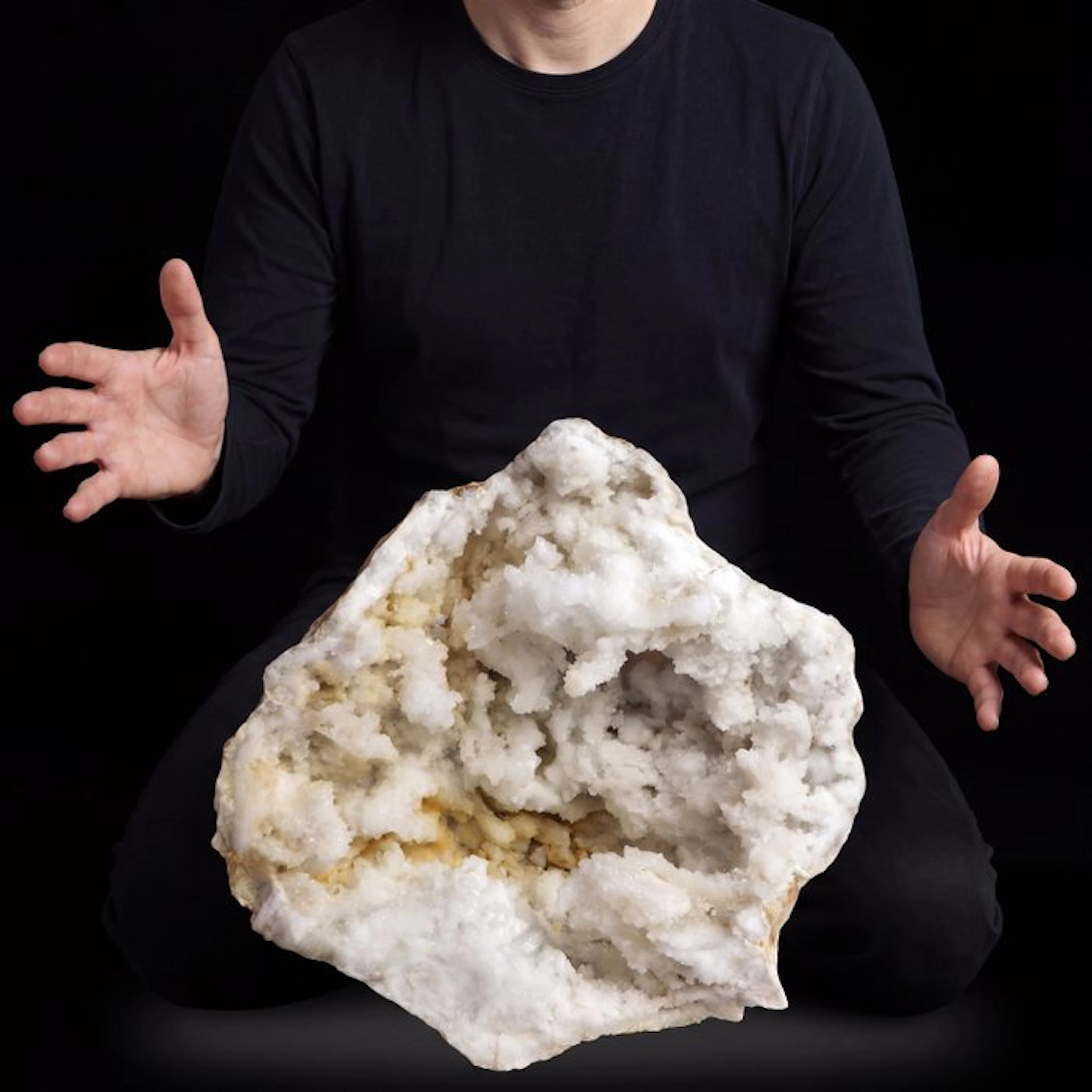 Sparkling Crystal Quartz - 35x31x16 cm - Geode- 10.5 kg