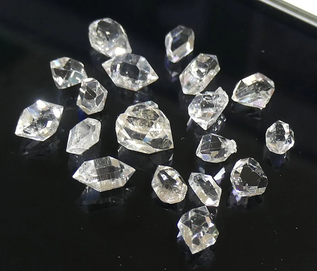 Double-terminated quartz, Herkimer Diamond type Crystals- 4.37 g - (18)