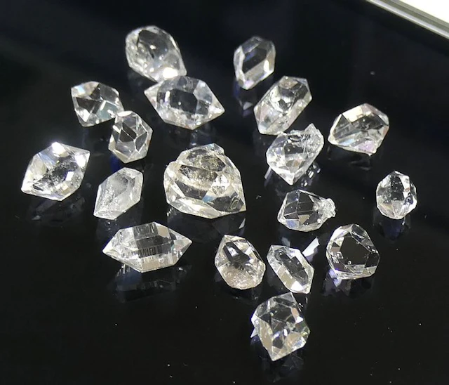 Double-terminated quartz, Herkimer Diamond type Crystals- 4.37 g - (18)